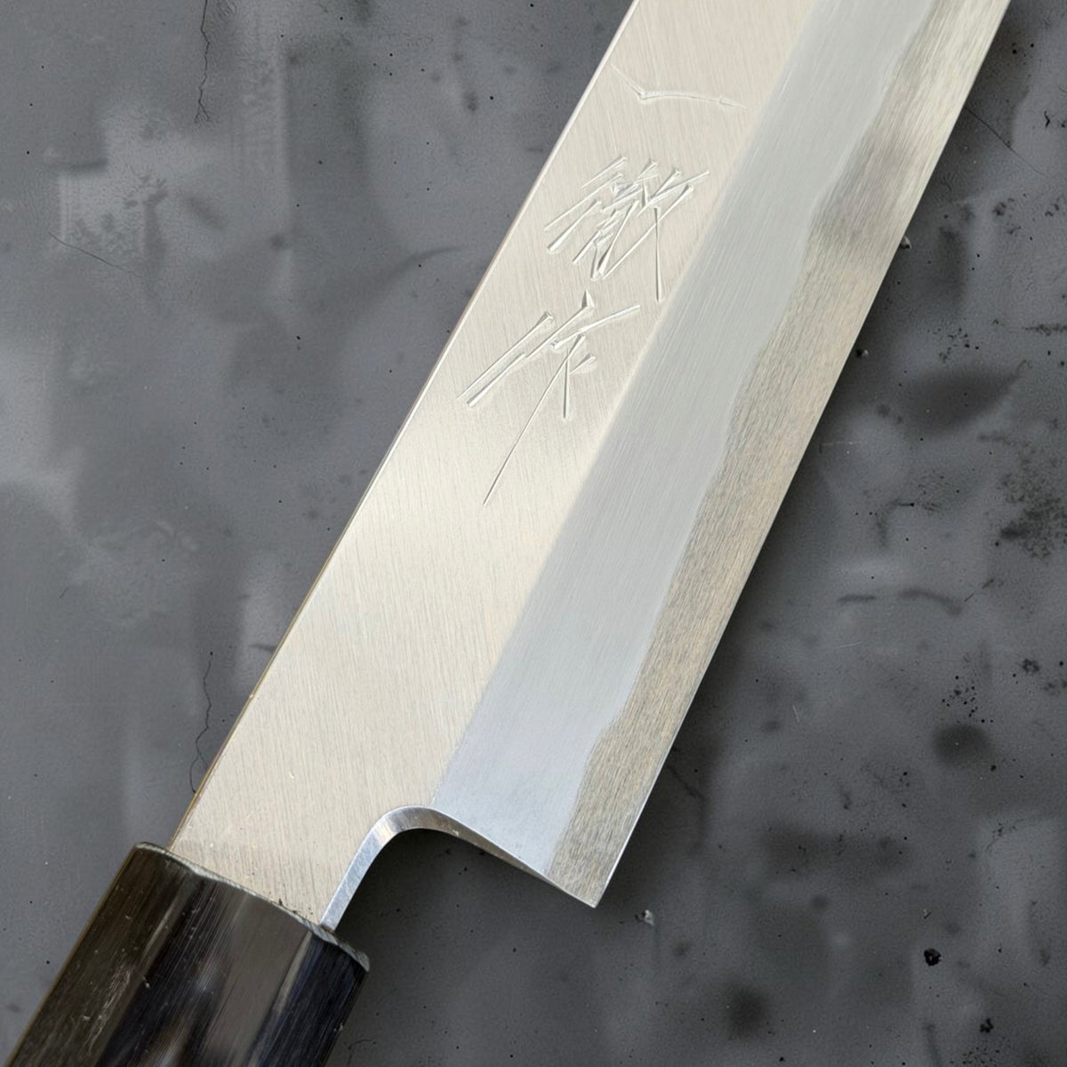 Close-up of blade engraving, migaki finish and dark ferrule on Yoshikazu Tanaka yanagiba