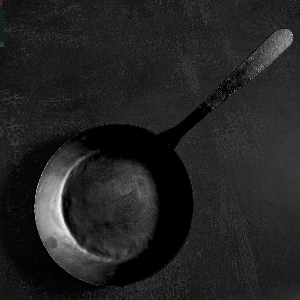 Hatsukokoro Iron Frying Pan – 22 & 24 cm | Tokushu Knife