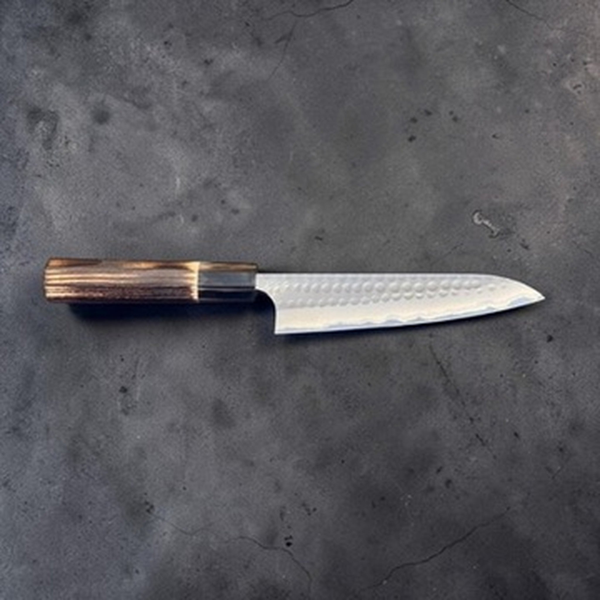 Anryu AO #2 Kurouchi Tsuchime Petty 150 mm, side profile showing hammered tsuchime blade and compact petty shape.