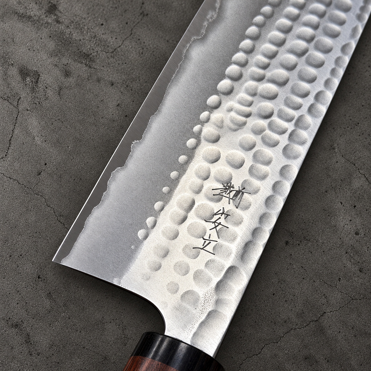 Close-up of Anryu nakiri engraving, tsuchime hammer marks and exposed carbon-steel edge
