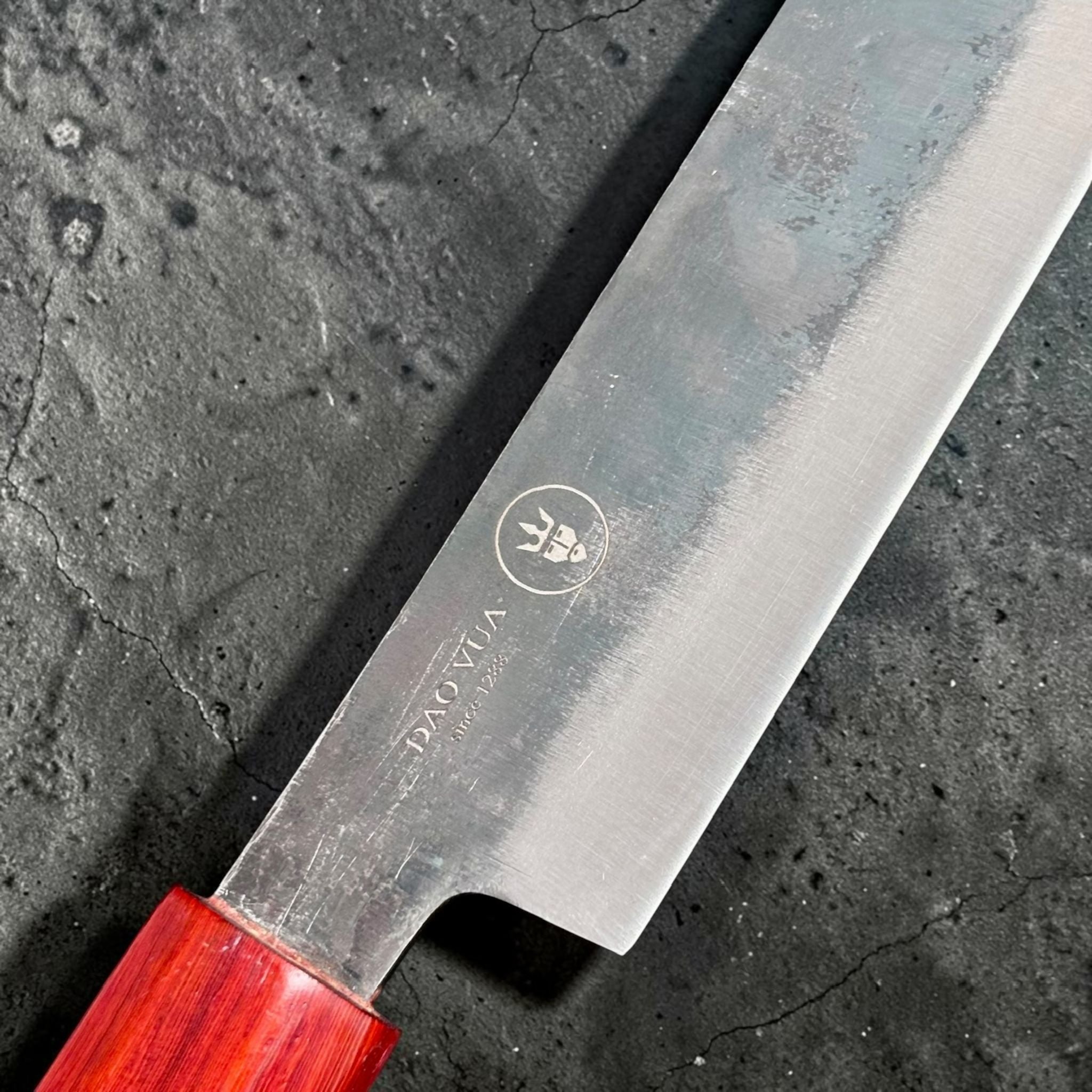 Dao Vua V3 52100 Sujihiki Slicer 350 mm with Hardwood Saya, close-up of the Dao Vua blade mark and 52100 steel finish.