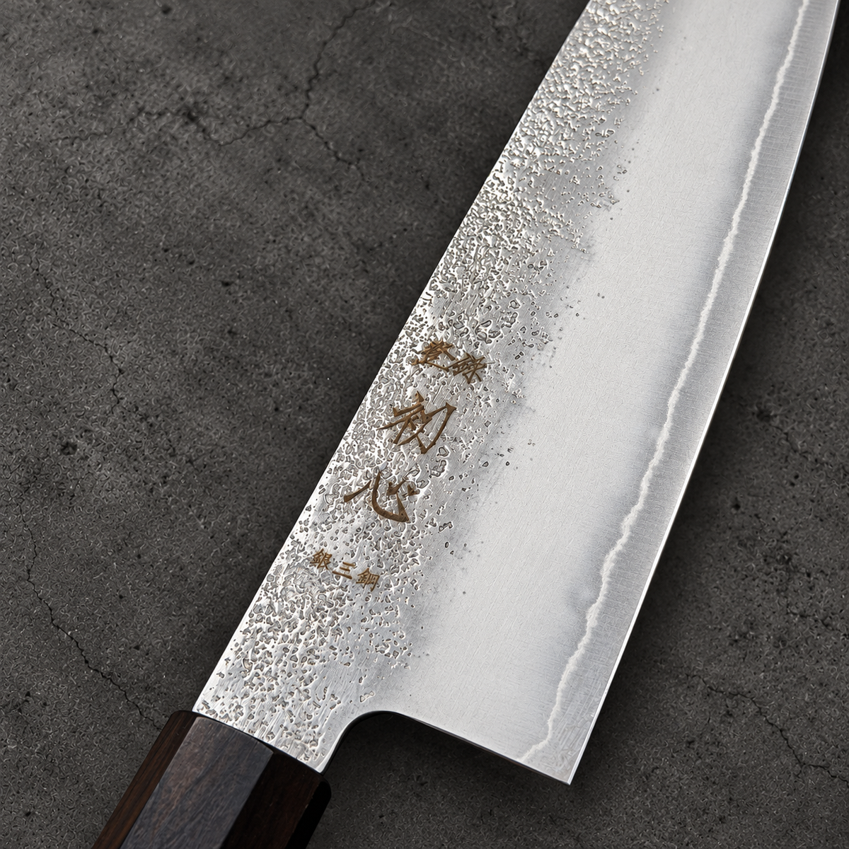 Close-up of Ginrei Ginsan Ko Bunka nashiji finish, blade marking and polished edge