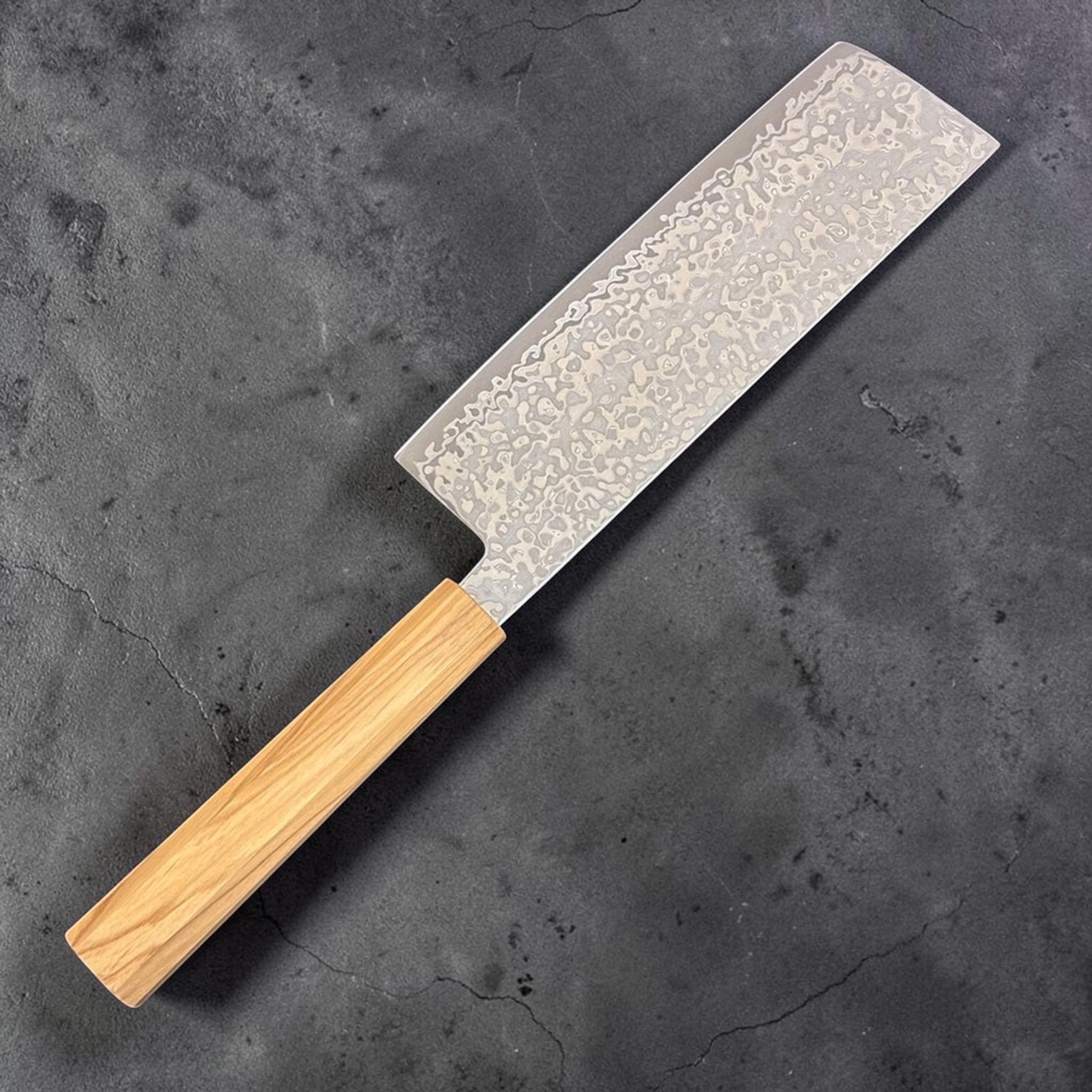 Hatsukokoro Hikari SLD Damascus Nakiri 160 mm with olive wood handle, reverse side view of blade finish.
