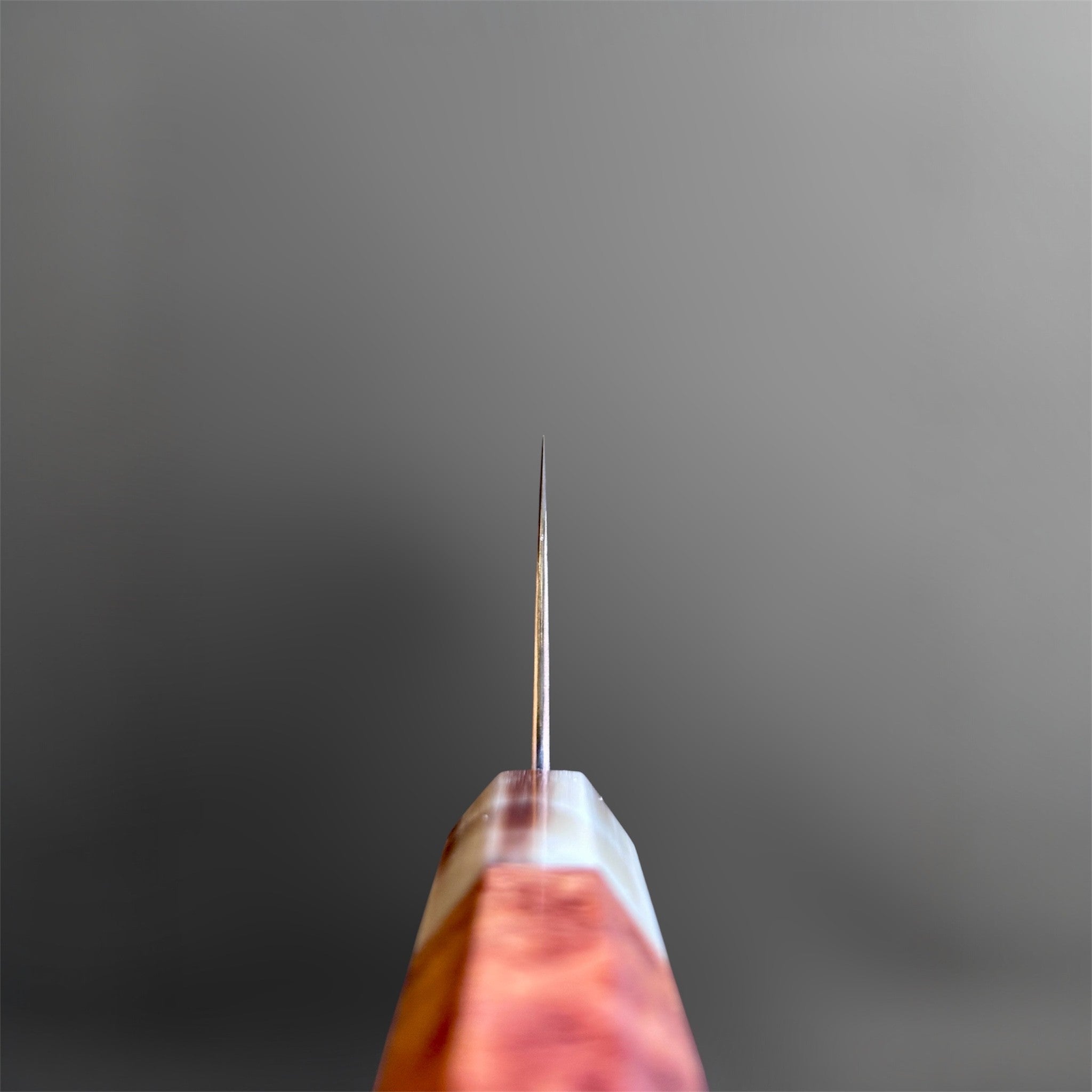 Hatsukokoro Hinotori V-Toku2 Rainbow Damascus Gyuto 240 mm choil shot.