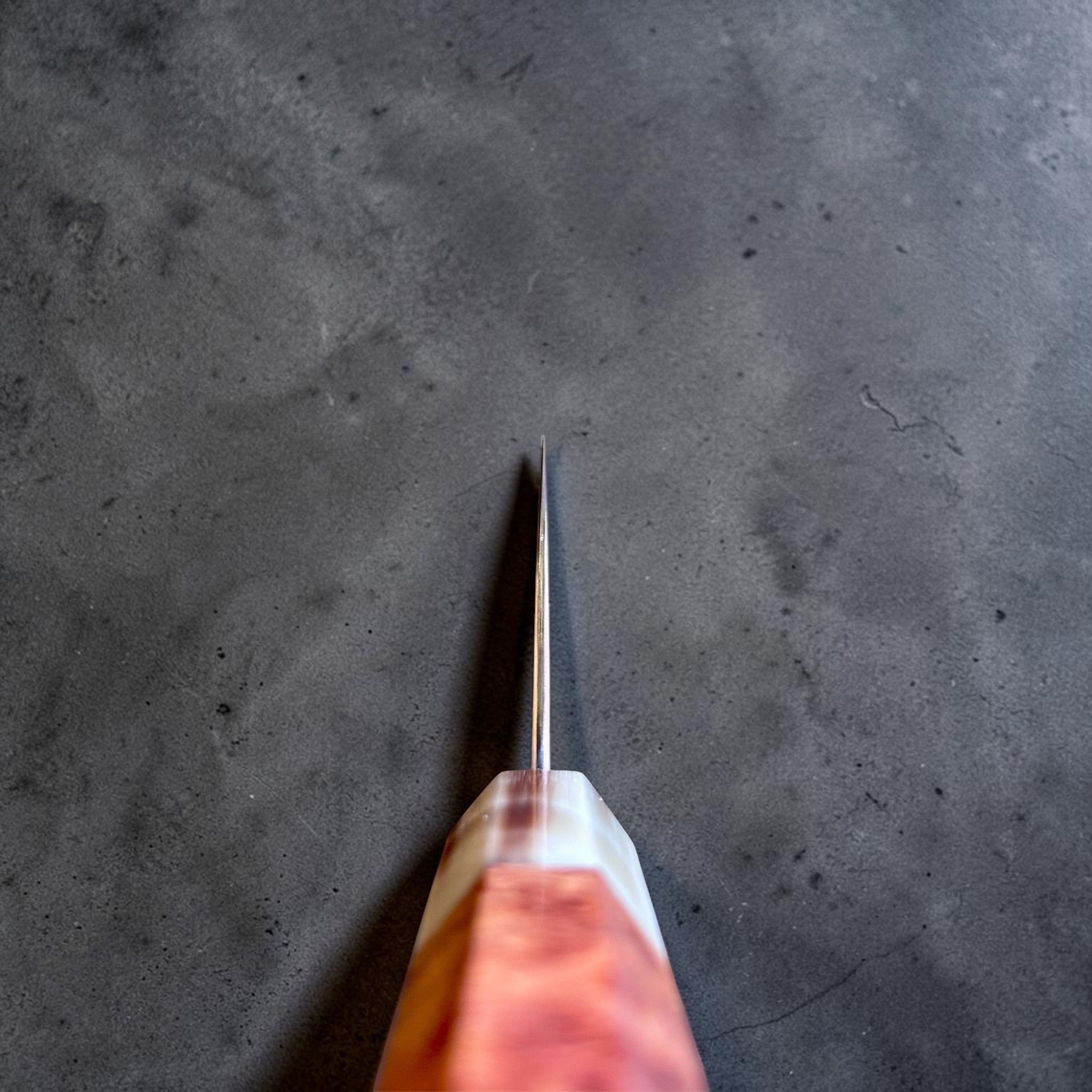 Hatsukokoro Hinotori V-Toku2 Rainbow Damascus Gyuto 240 mm choil shot.