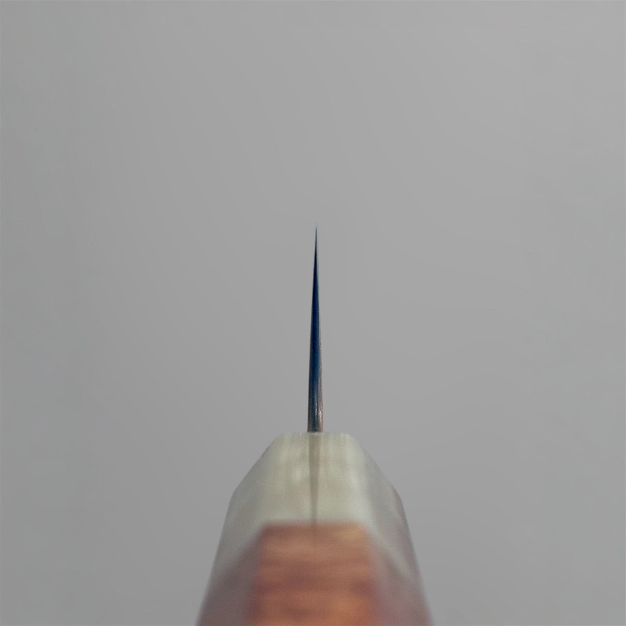 Hatsukokoro Hinotori V-Toku2 Rainbow Damascus Sujihiki 270 mm, spine view showing the blade taper toward the tip.