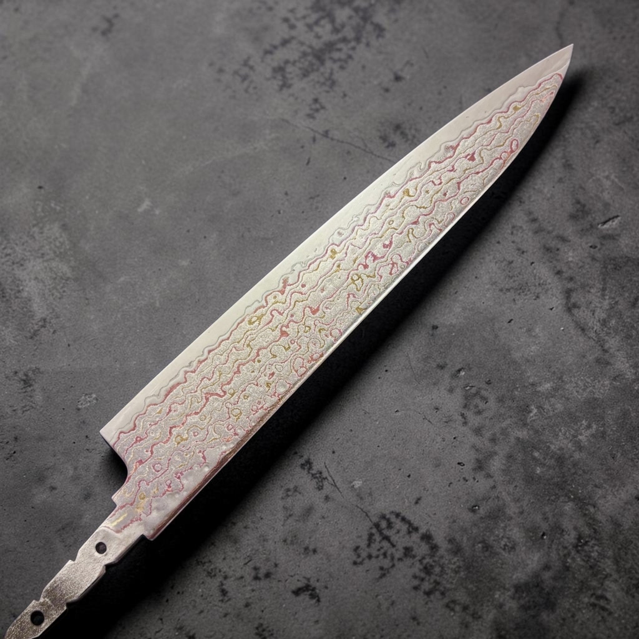 Hatsukokoro Kujaku V-Toku2 Rainbow Damascus Petty 150 mm, centered crop of full blade face with exposed tang, no handle.
