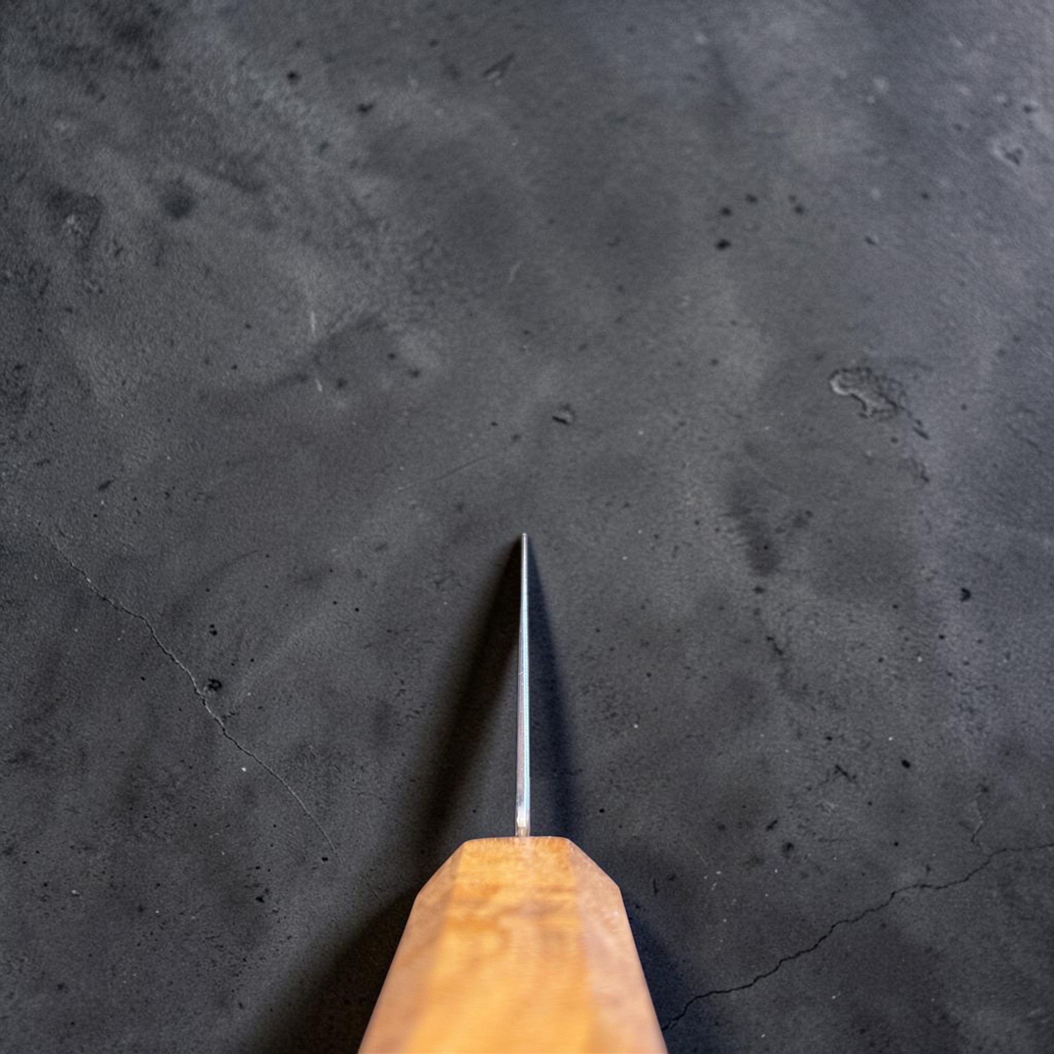 Hatsukokoro Saihyo SG2 Damascus Kiritsuke 210 mm with mono olive handle, choil shot showing grind.