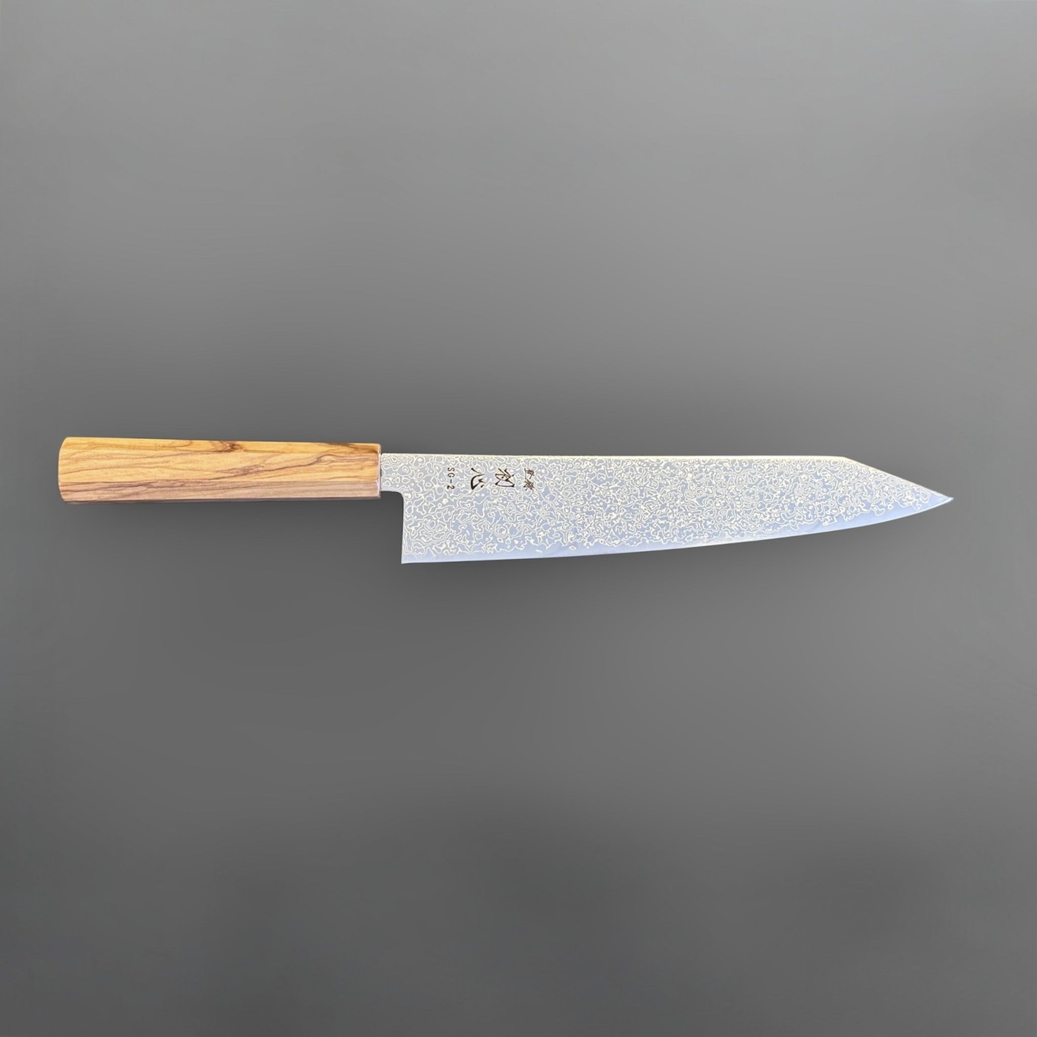 Hatsukokoro Saihyo SG2 Damascus Kiritsuke 240mm with Mono Olive Wood Handle, straight side profile showing the kiritsuke tip, long blade geometry, and mono olive wood handle.