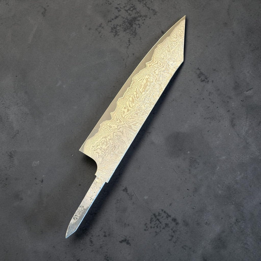 Reverse side of the Hatsukokoro VG-XEOS Kurozome Damascus Kiritsuke Gyuto 210mm blade without a handle.