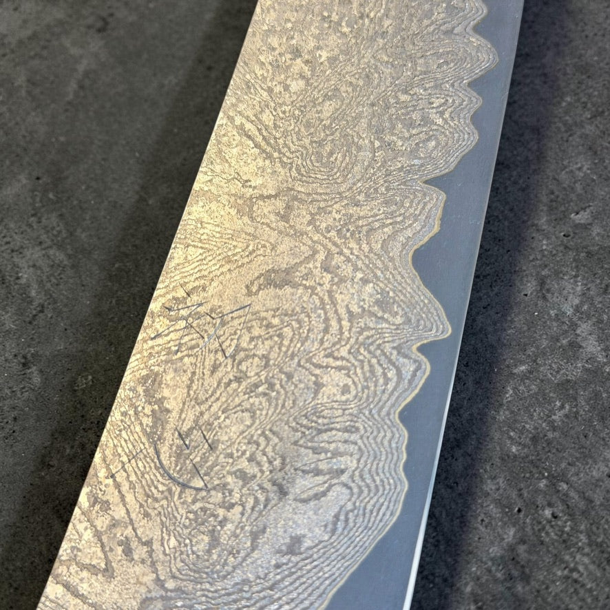 Close-up of the Damascus layers and kanji on the Hatsukokoro VG-XEOS Kiritsuke Gyuto 210mm blade.