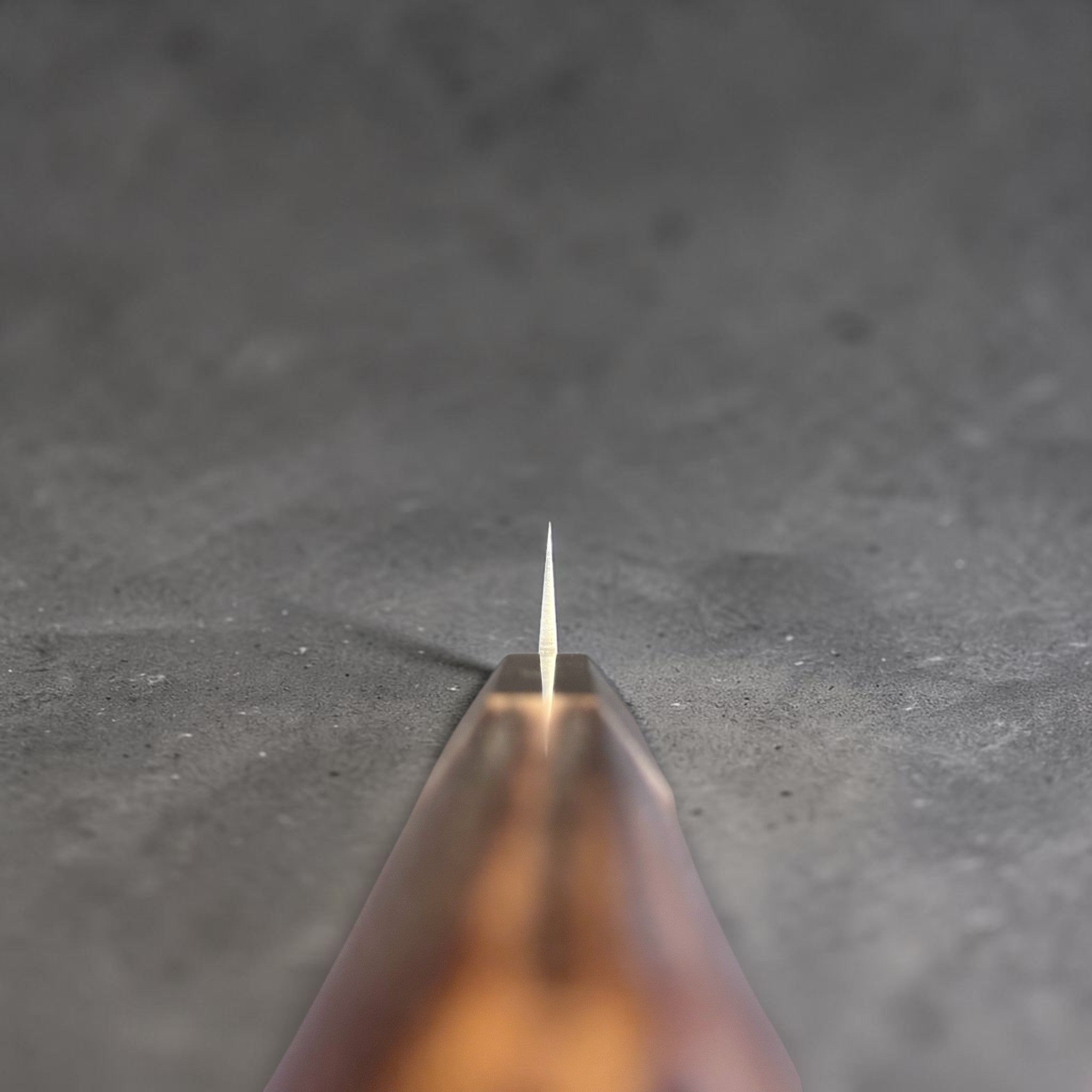 Hatsukokoro VG-10 Tsuchime Serrated Bread Knife 230 mm with burnt wood and black buffalo horn handle, choil view showing thin blade geometry from the handle end.