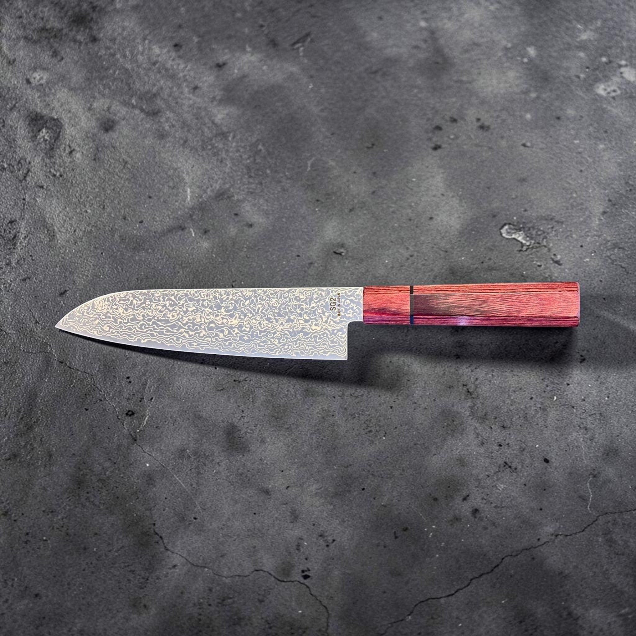 Higuchi SG2 Damascus Santoku 180 mm with red pakkawood handle, reverse side profile view with Damascus pattern.
