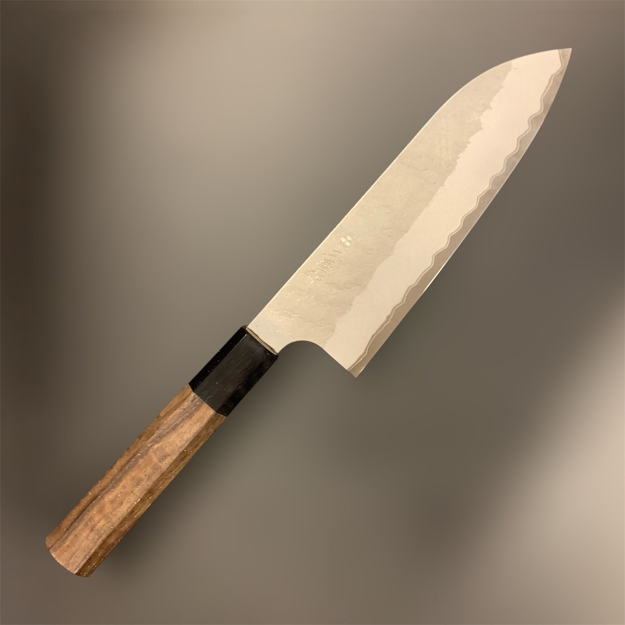 Nigara Aogami Super Tsuchime Migaki Santoku 165mm, detailed product photo.