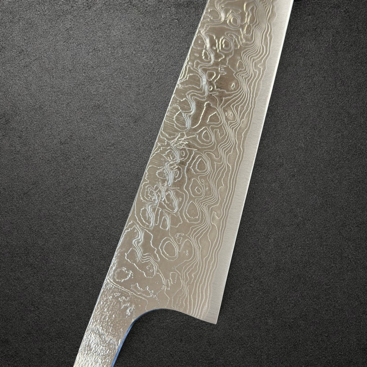 Takeshi Saji R2 Diamond Damascus Sujihiki 240mm, close-up of the engraved kanji, Damascus pattern and heel