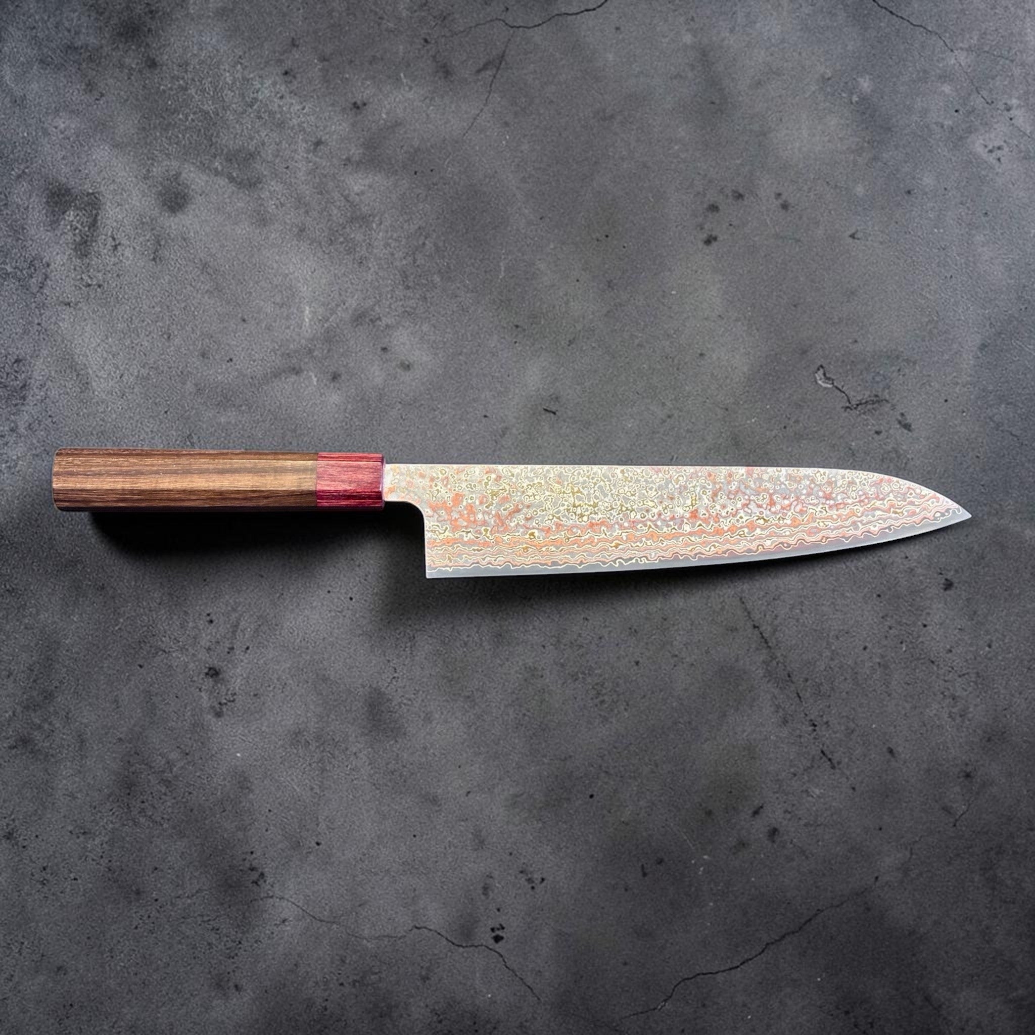 Takeshi Saji VG-10W Nashiji Rainbow Gyuto 240 mm, side profile of the full knife with rainbow Damascus blade and octagonal wood handle.