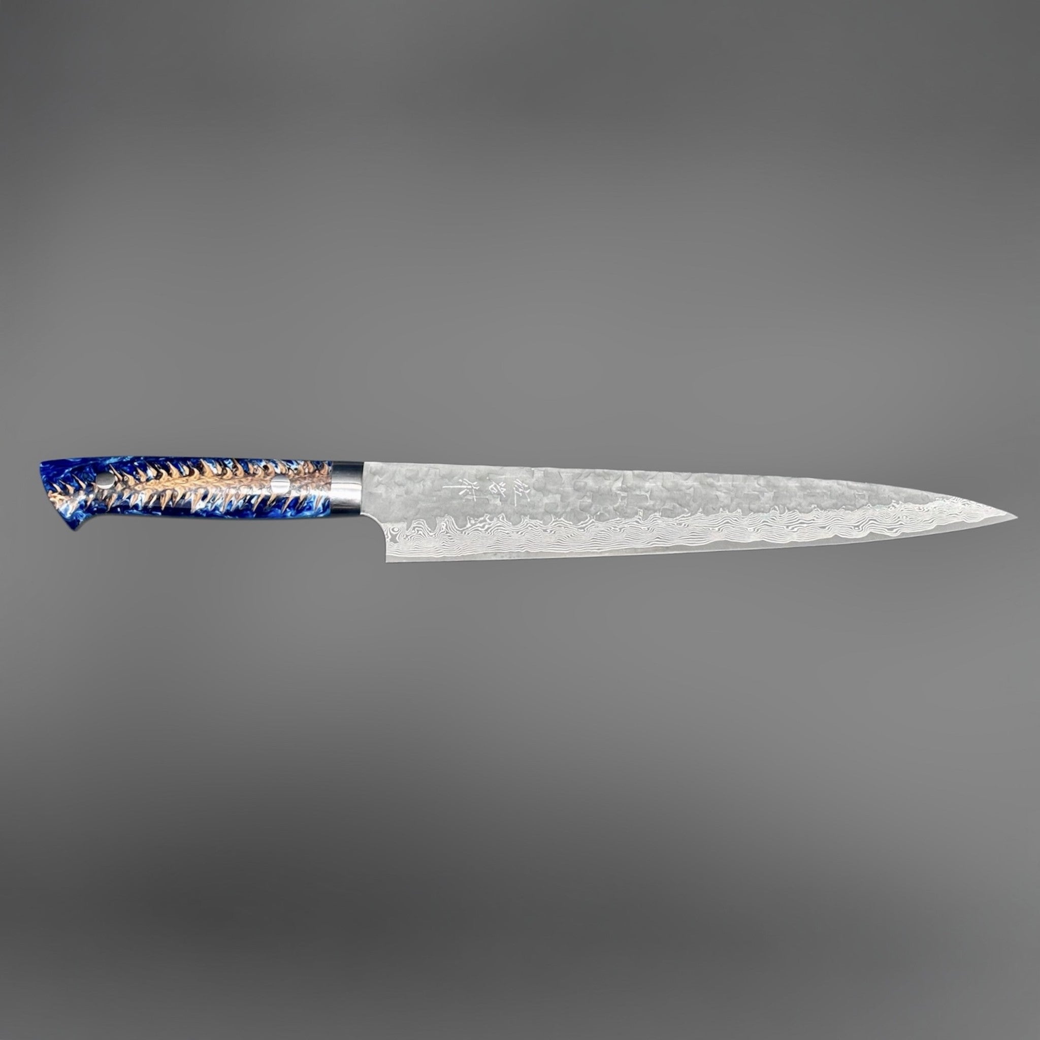 Takeshi Saji VG-10 Kuro Cross Tsuchime Sujihiki 240 mm with pinecone resin western handle, horizontal side profile showing the long slicing blade and blue pinecone resin handle.