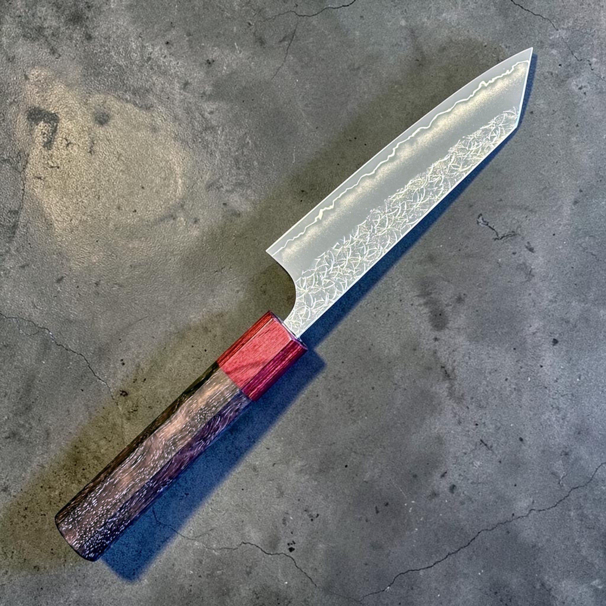Yoshimi Kato Minamo SG2 Ko Bunka, reverse angled view with etched blade detail and red ferrule.