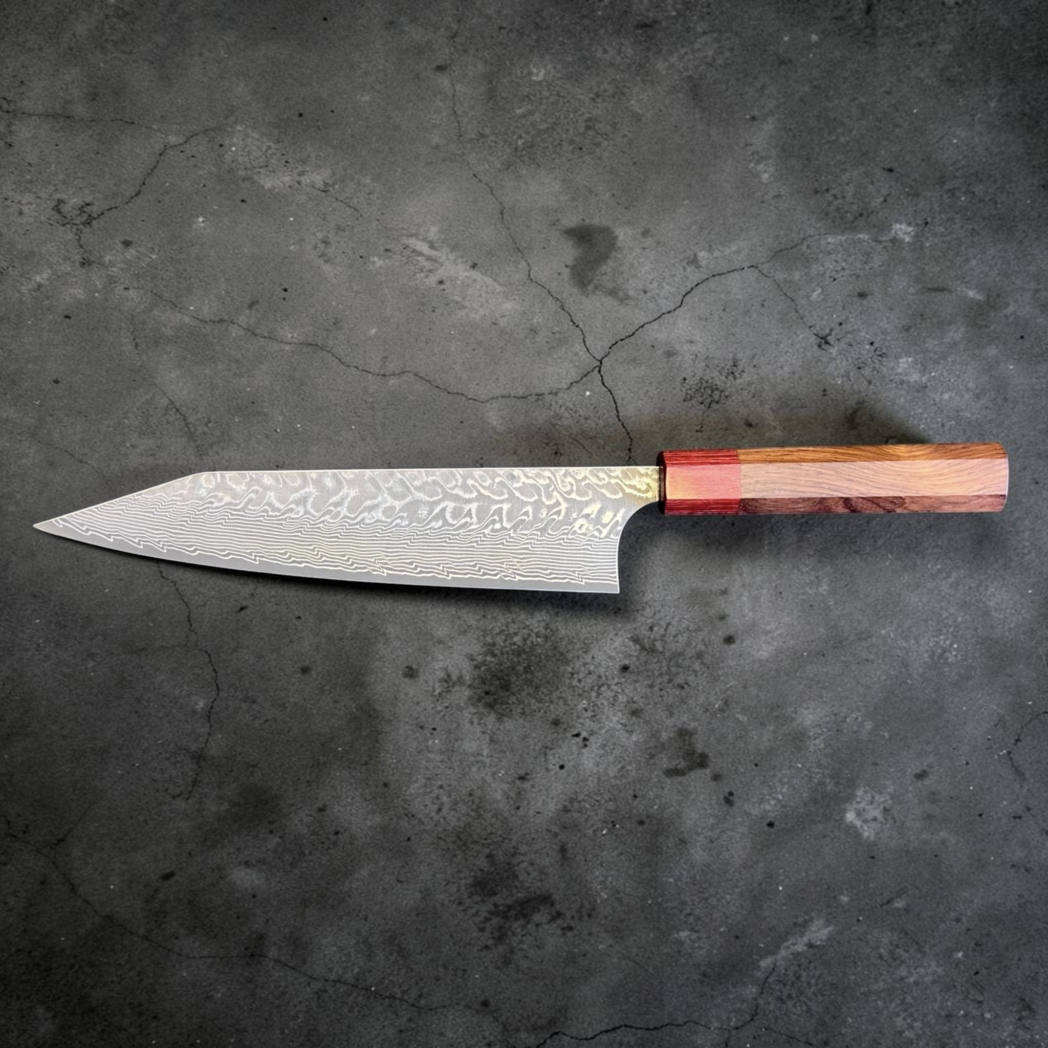 Yoshimi Kato SG2 Kuro Damascus Kiritsuke 210 mm with Honduran wood handle, reverse side profile with red ferrule and Honduran wood handle.