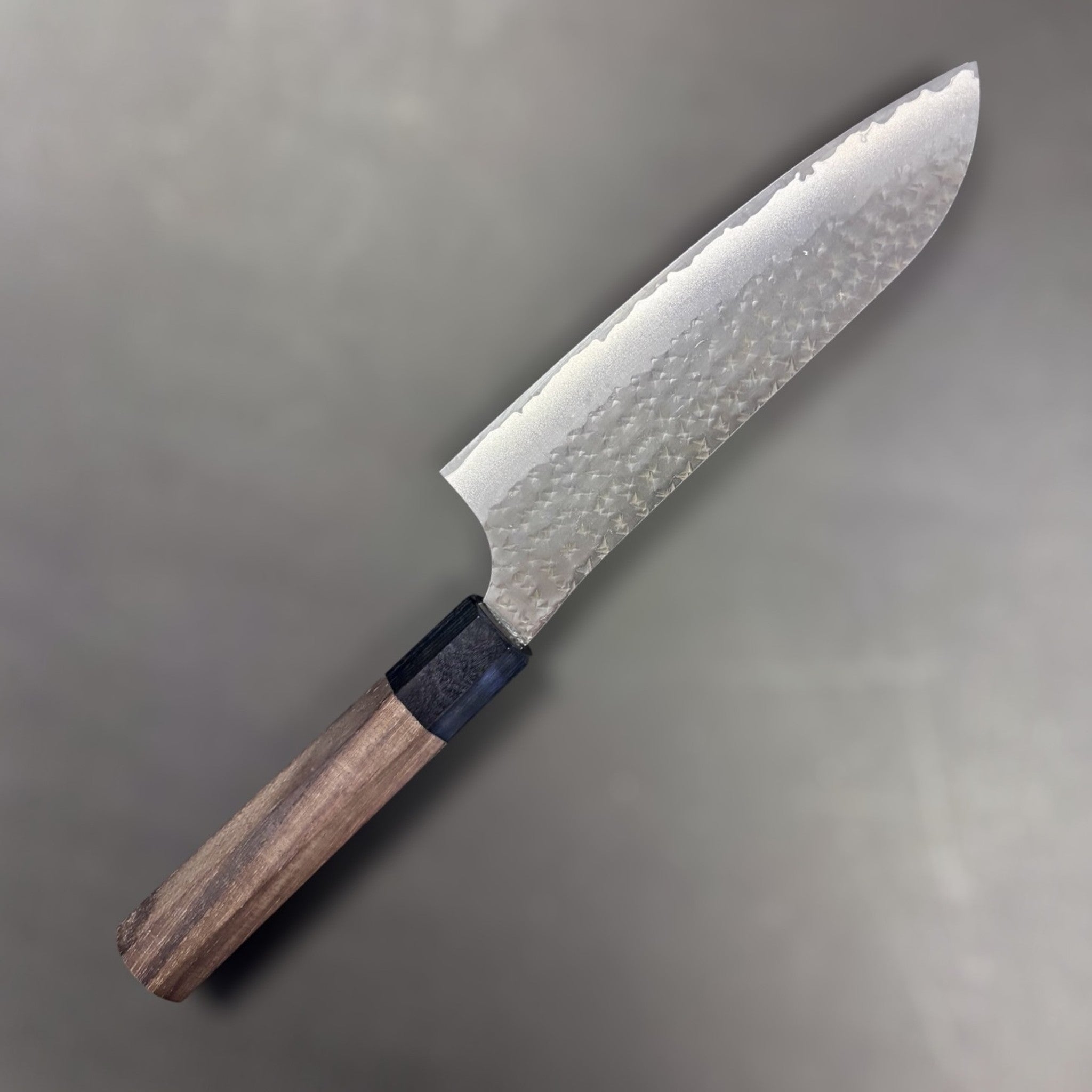 Yu Kurosaki Kokusen AS Santoku 165 mm, opposite blade face—hammered finish and profile.