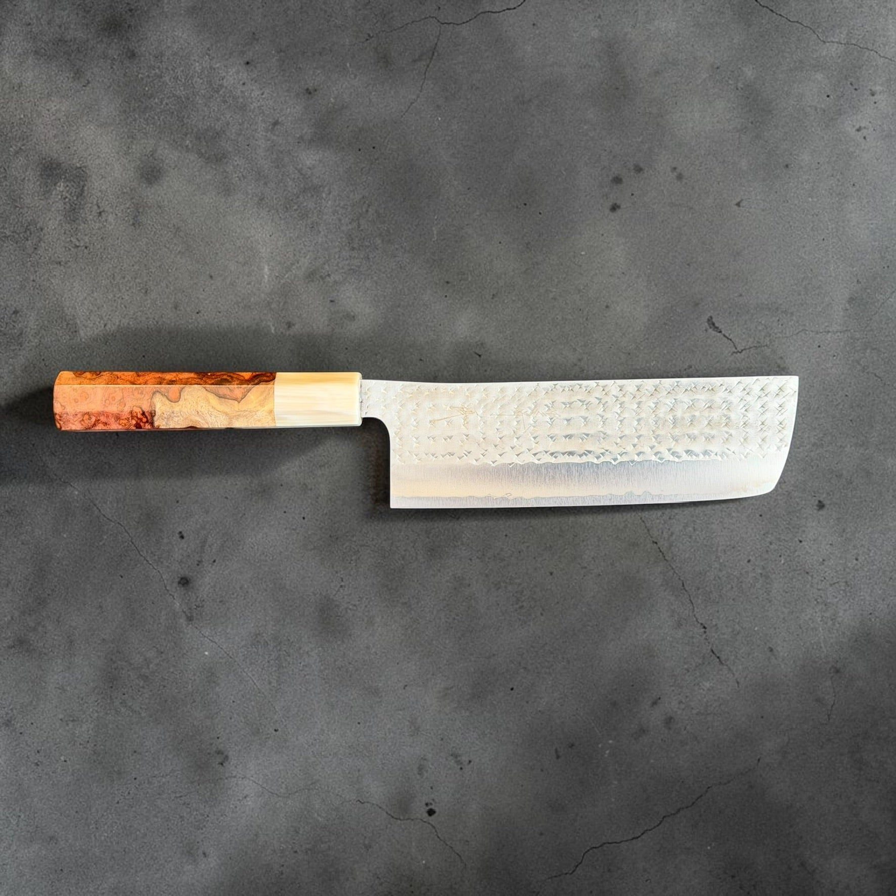 Reverse side of the Yu Kurosaki Kokusen AS Nakiri 165mm with handmade Amboyna burl and horn handle