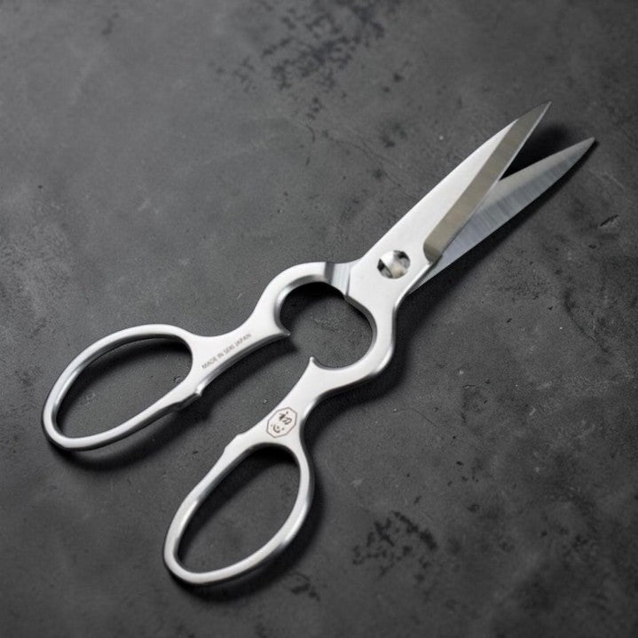 Hatsukokoro AUS6 Kitchen Shears angled view