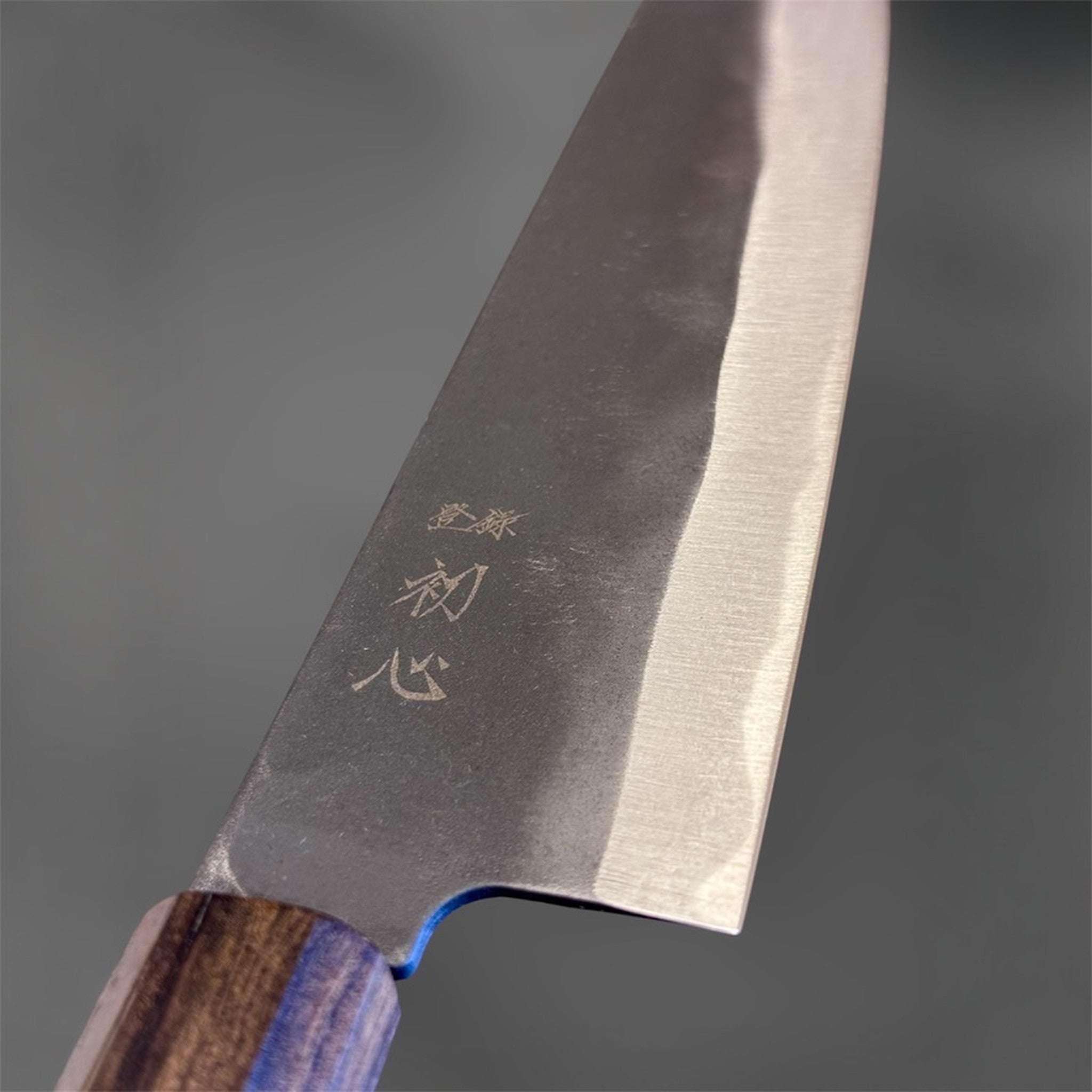 Hatsukokoro Blue #2 Kurouchi Gyuto 220 mm, close-up of the heel area with engraved kanji and kurouchi finish.