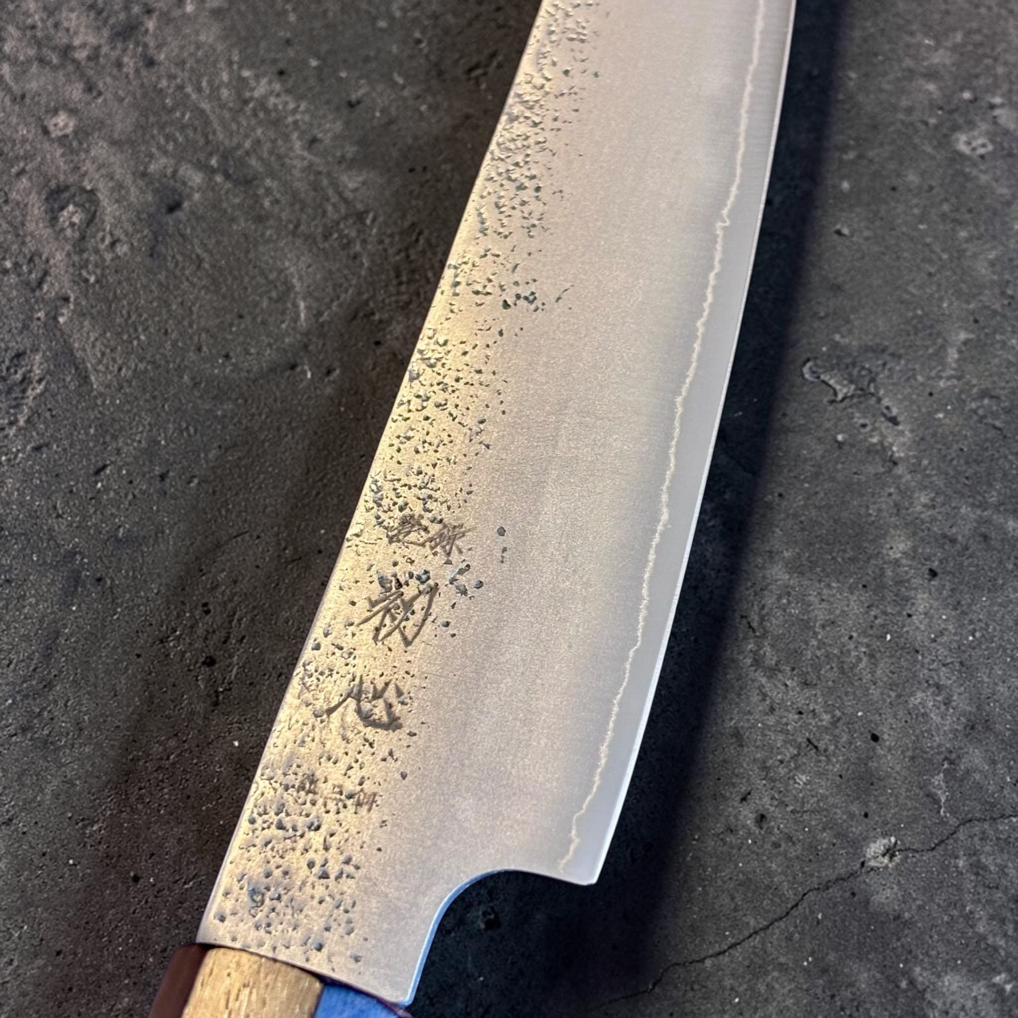 Hatsukokoro Ginrei Silver #3 Kiritsuke Petty 125 mm, close-up of hammered blade texture and kasumi finish.