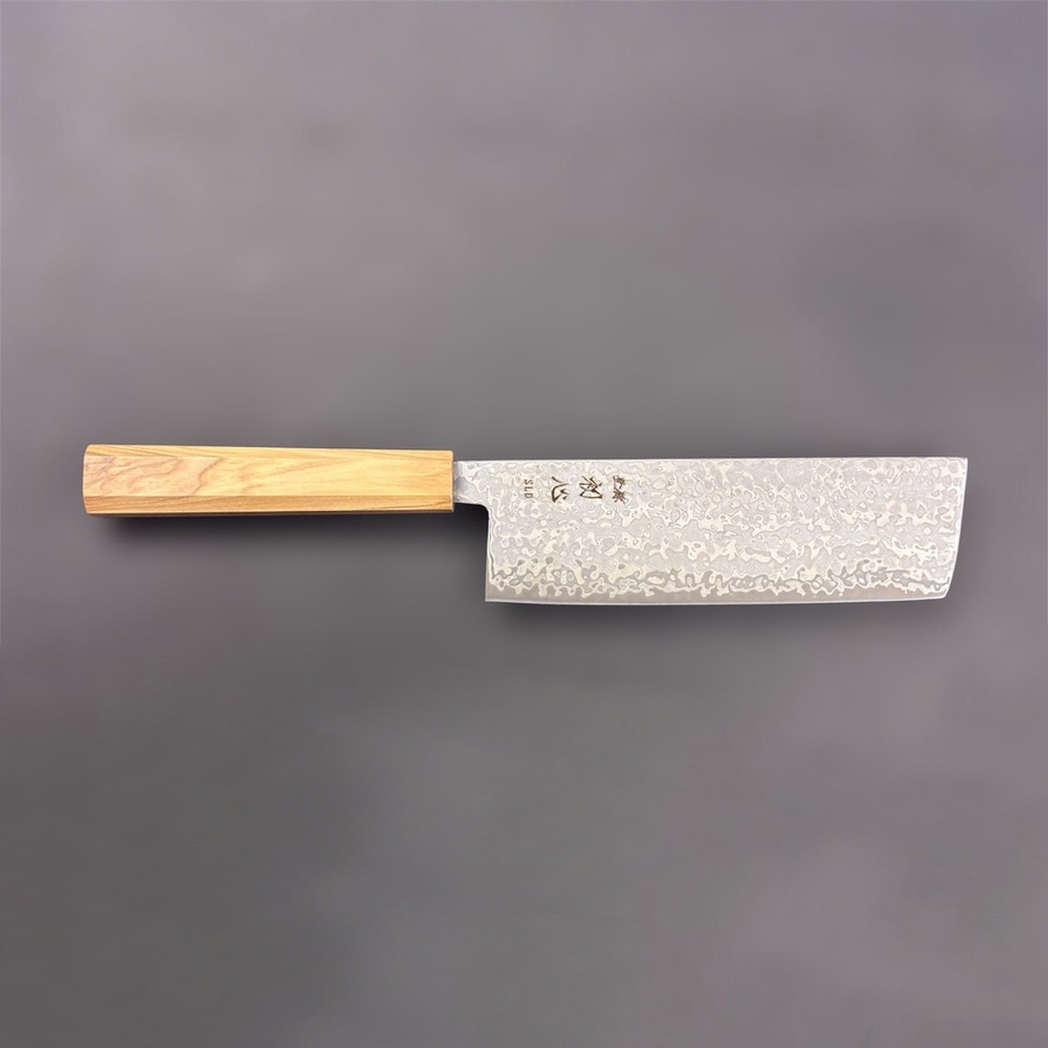 Hatsukokoro Hikari SLD Damascus Nakiri 160 mm with olive wood handle, full side profile.