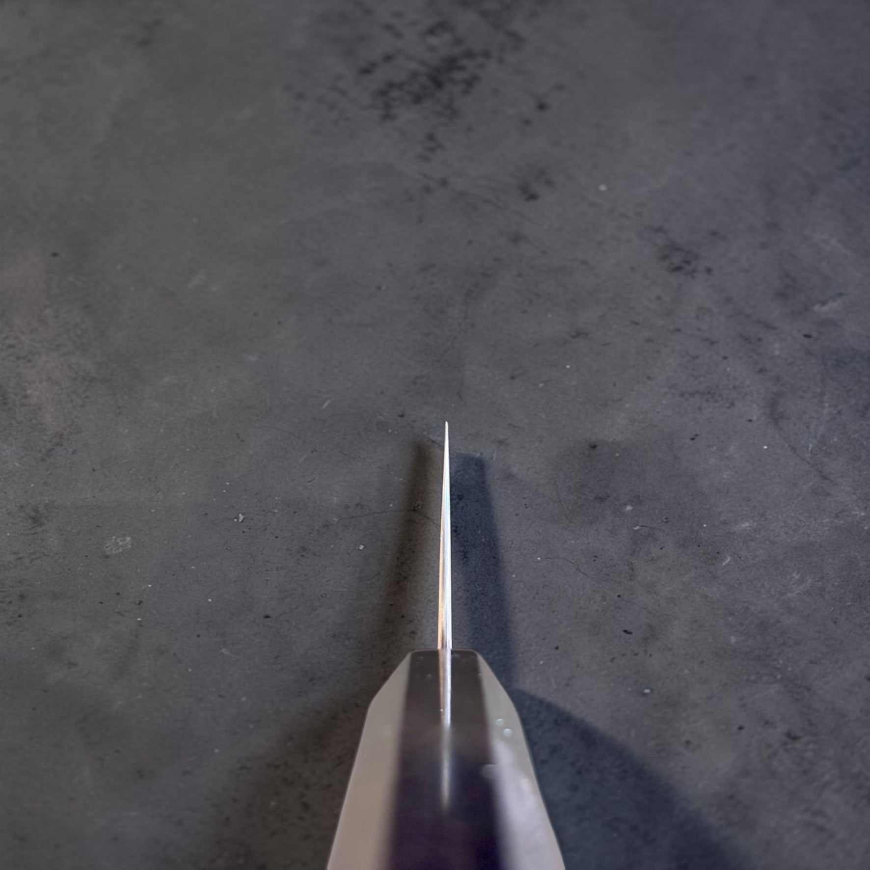 Choil view of Hatsukokoro Hinotori V-Toku 2 Santoku showing its thin grind