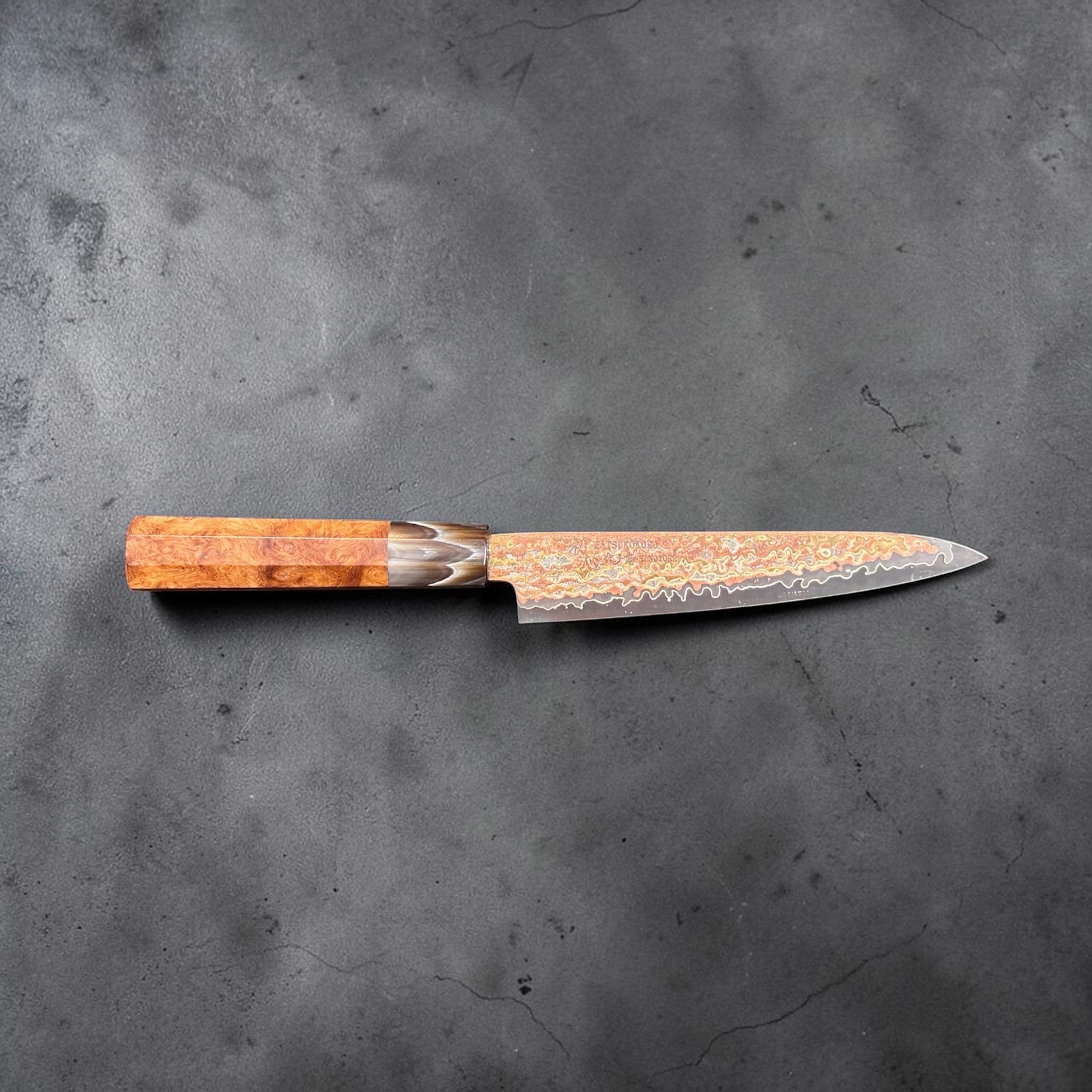Hatsukokoro Hinotori V-Toku2 Rainbow Damascus Petty 150 mm with Amboyna Burl handle, side profile full-length product photo.