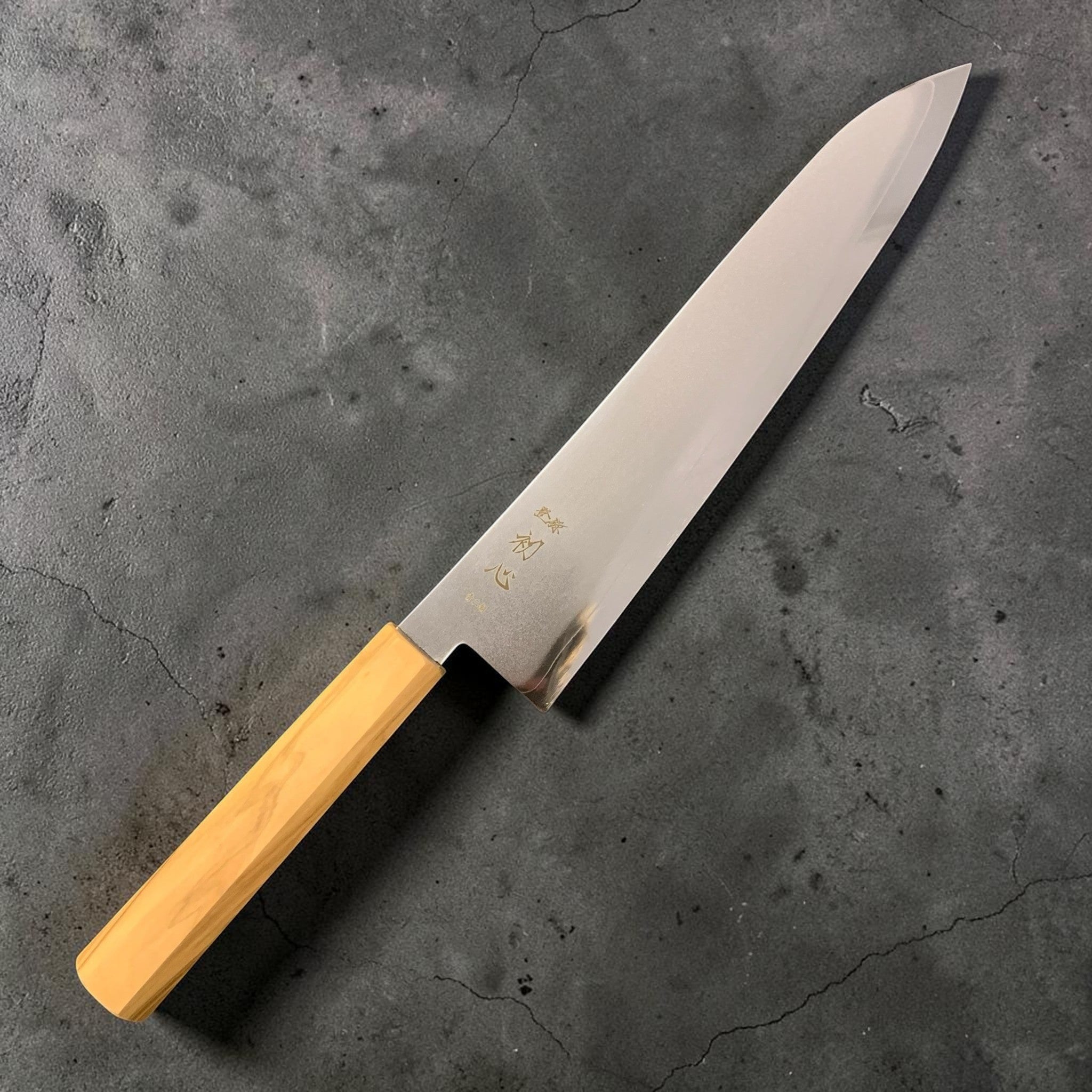 Hatsukokoro Kaijin Blue #2 Gyuto 240 mm, right side showing kanji.