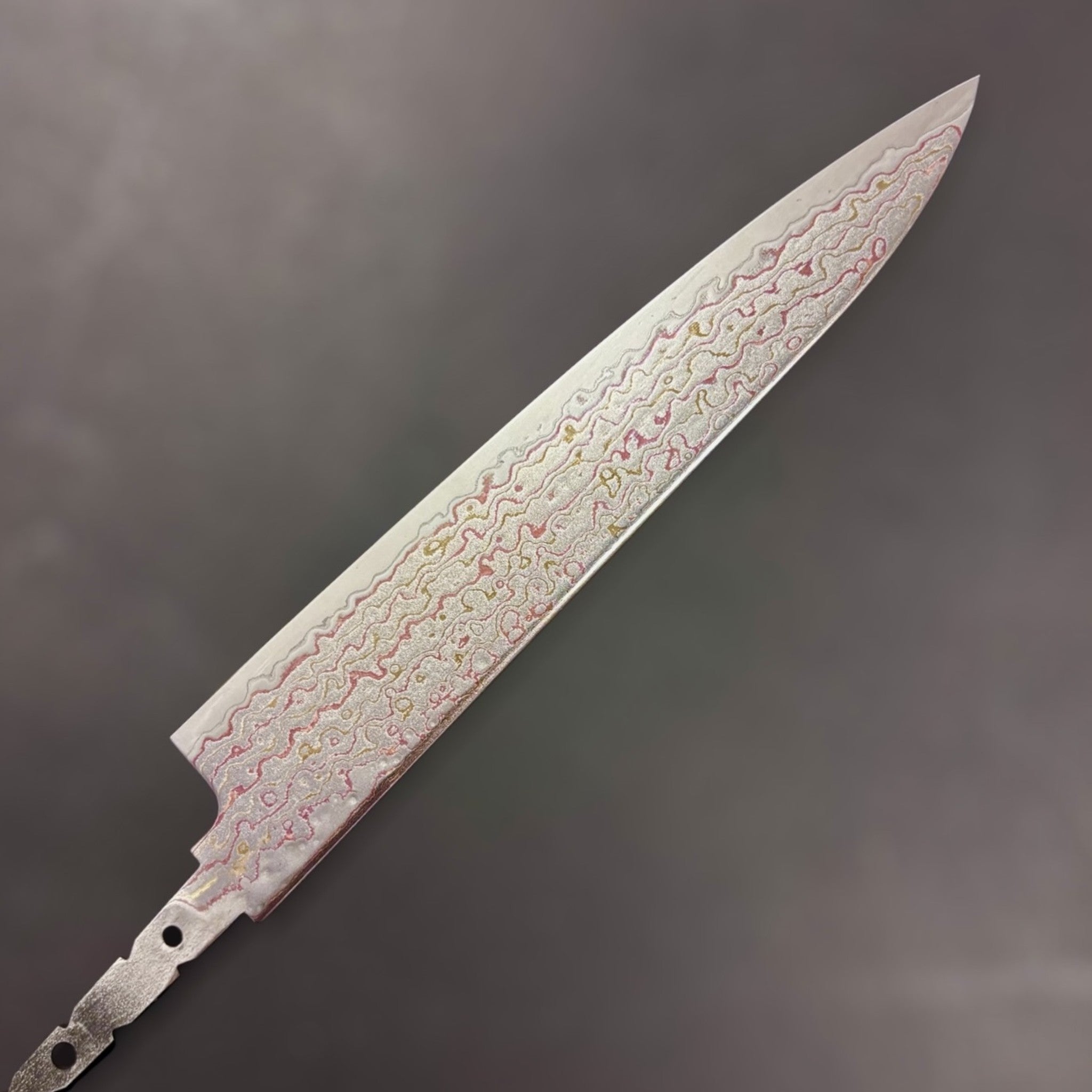 Hatsukokoro Kujaku V-Toku2 Rainbow Damascus Petty 150 mm, centered crop of full blade face with exposed tang, no handle.