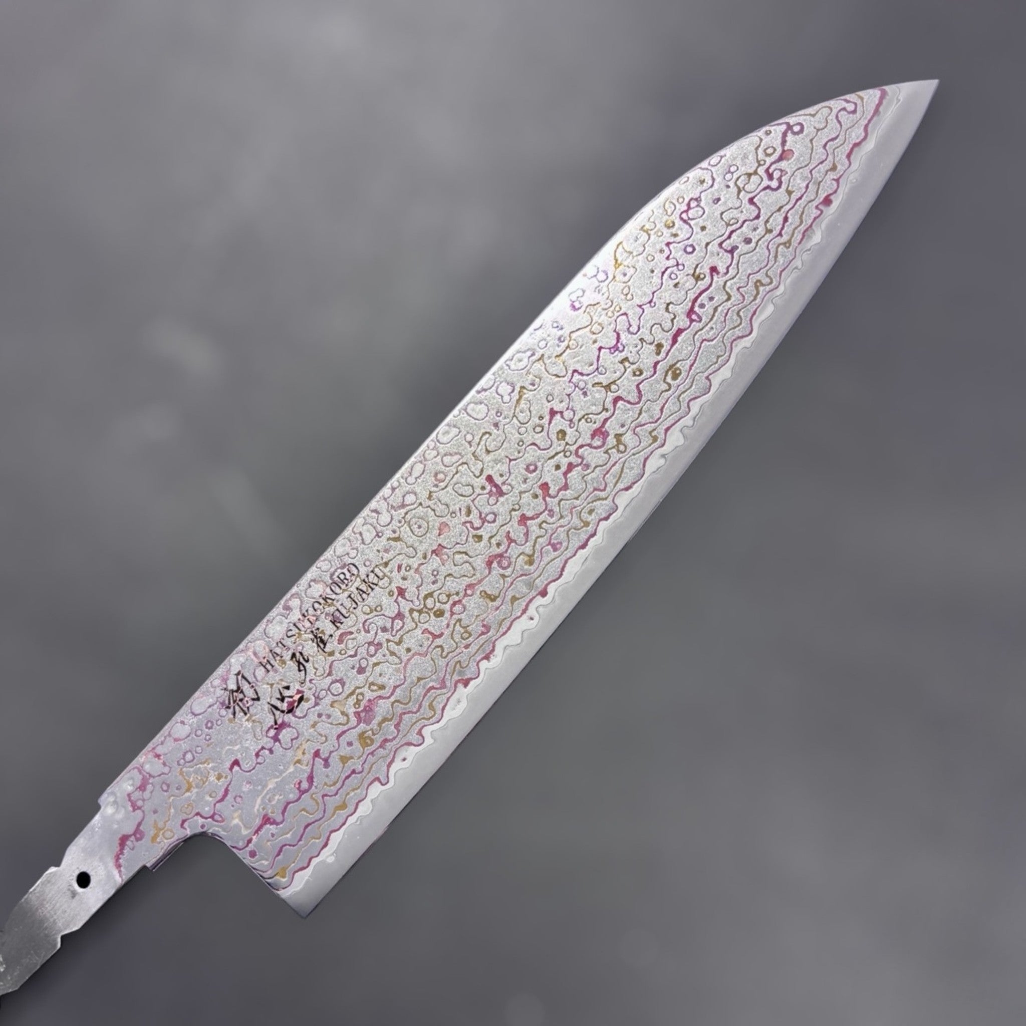 Hatsukokoro Kujaku V-Toku2 Rainbow Damascus Santoku 180mm blade only side view