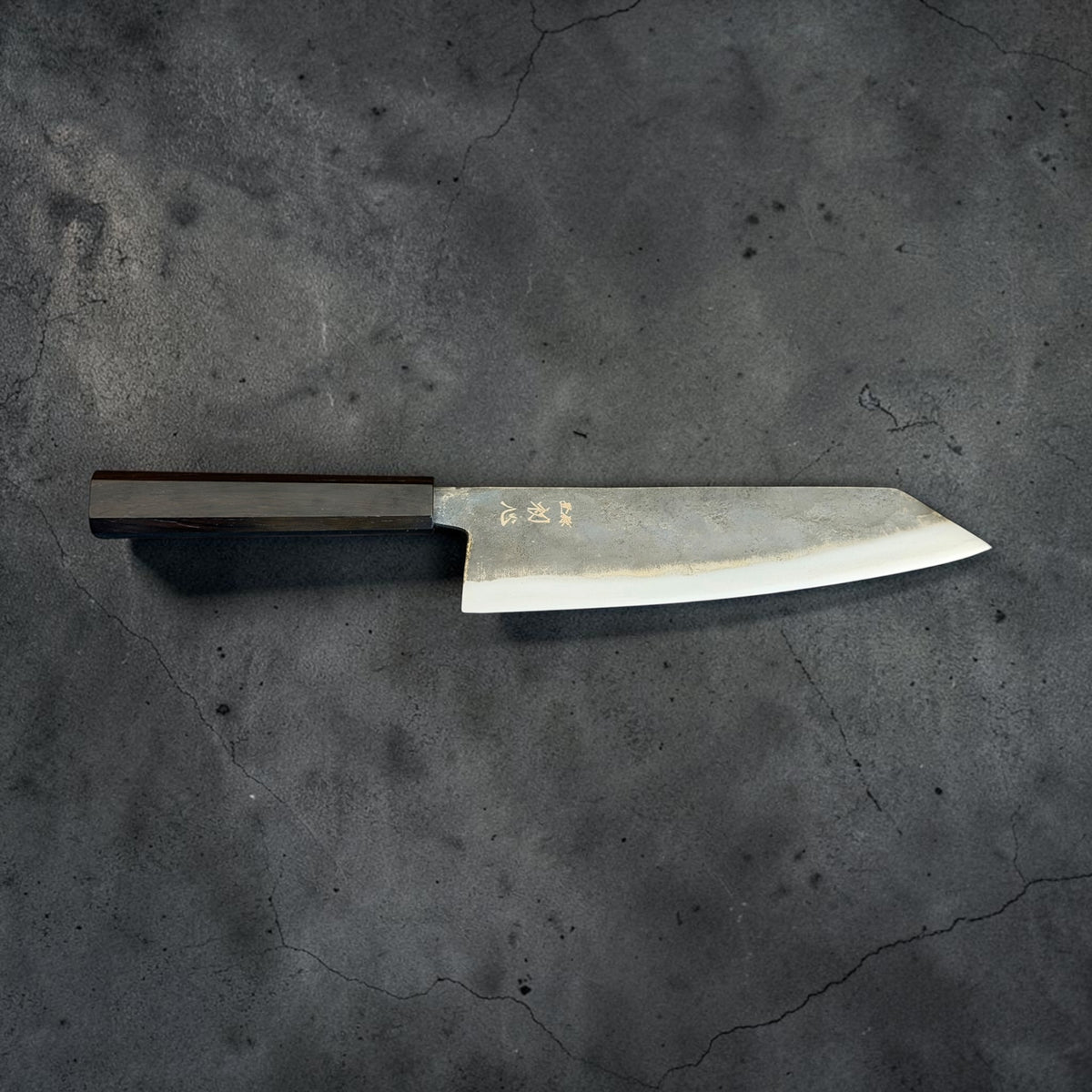 Hatsukokoro Kurogane Blue #2 Kiritsuke Gyuto 210mm, full blade profile and octagonal mono ebony handle