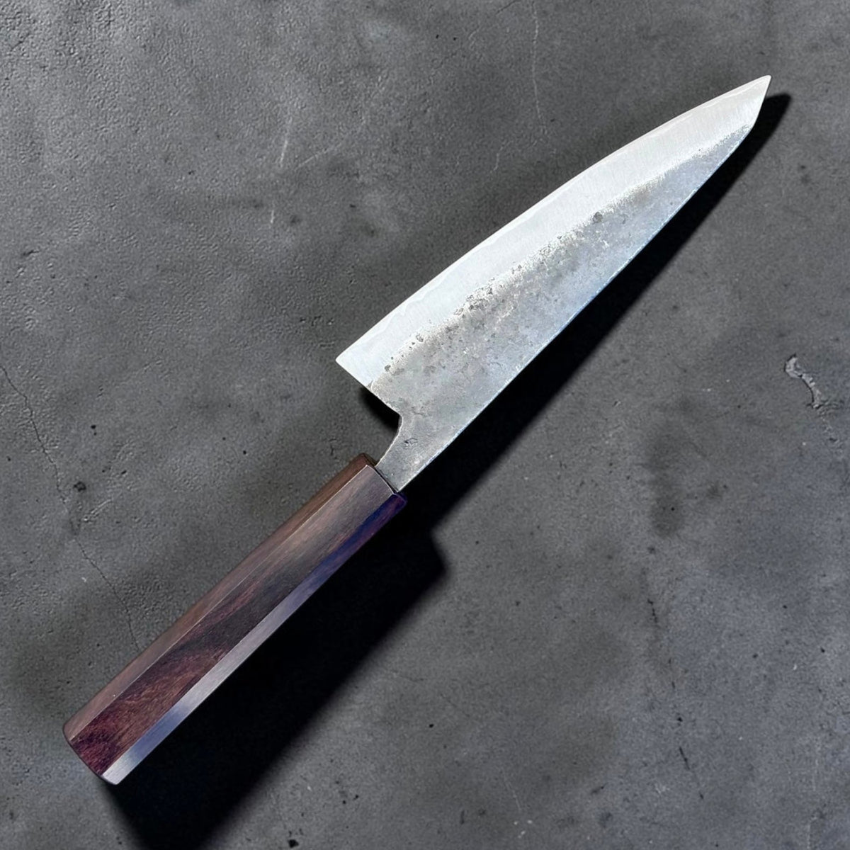 Reverse angled view of Hatsukokoro Kurogane Blue #2 Kurouchi Honesuki 150mm