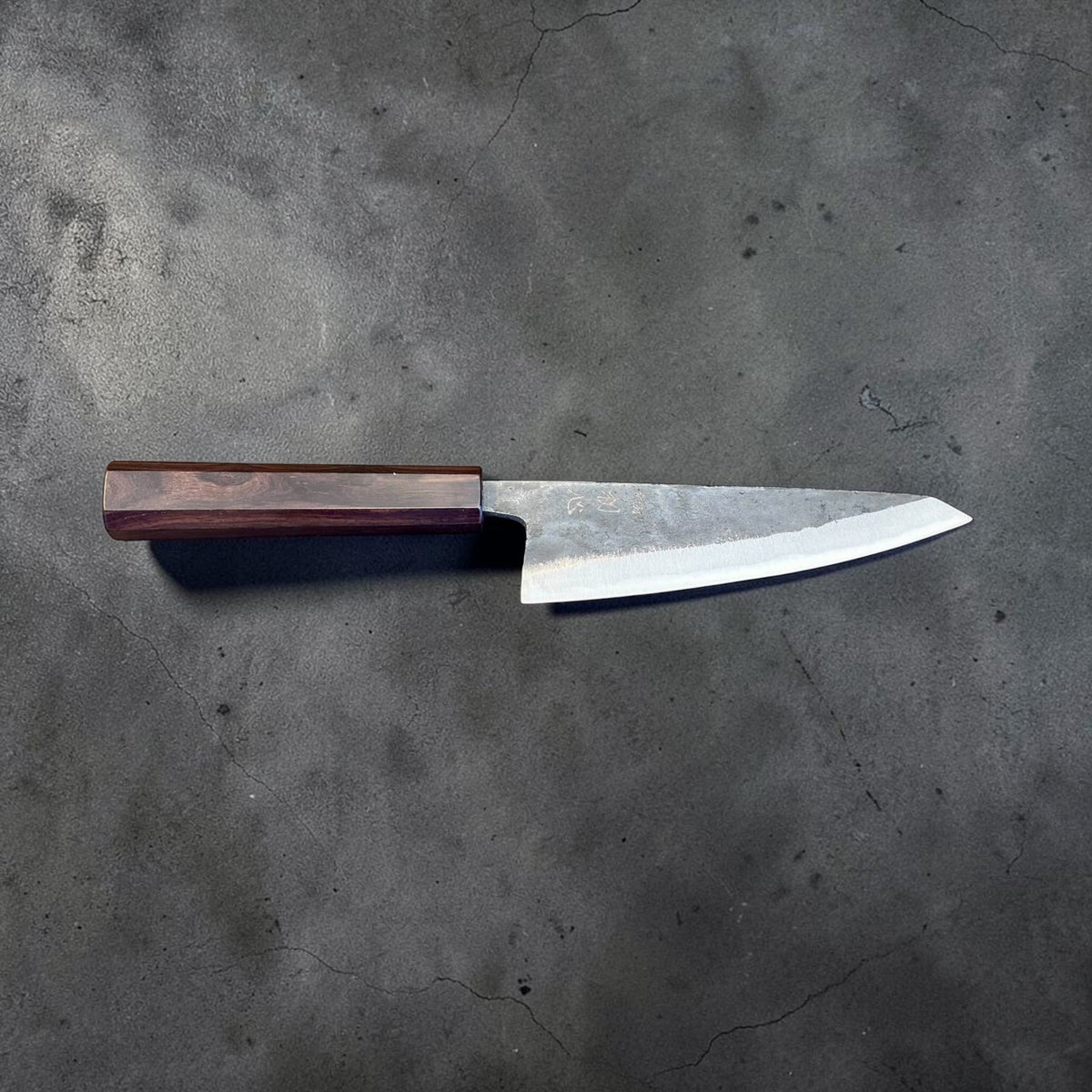 Reverse full profile of Hatsukokoro Kurogane Blue #2 Kurouchi Honesuki 150mm with mono ebony handle