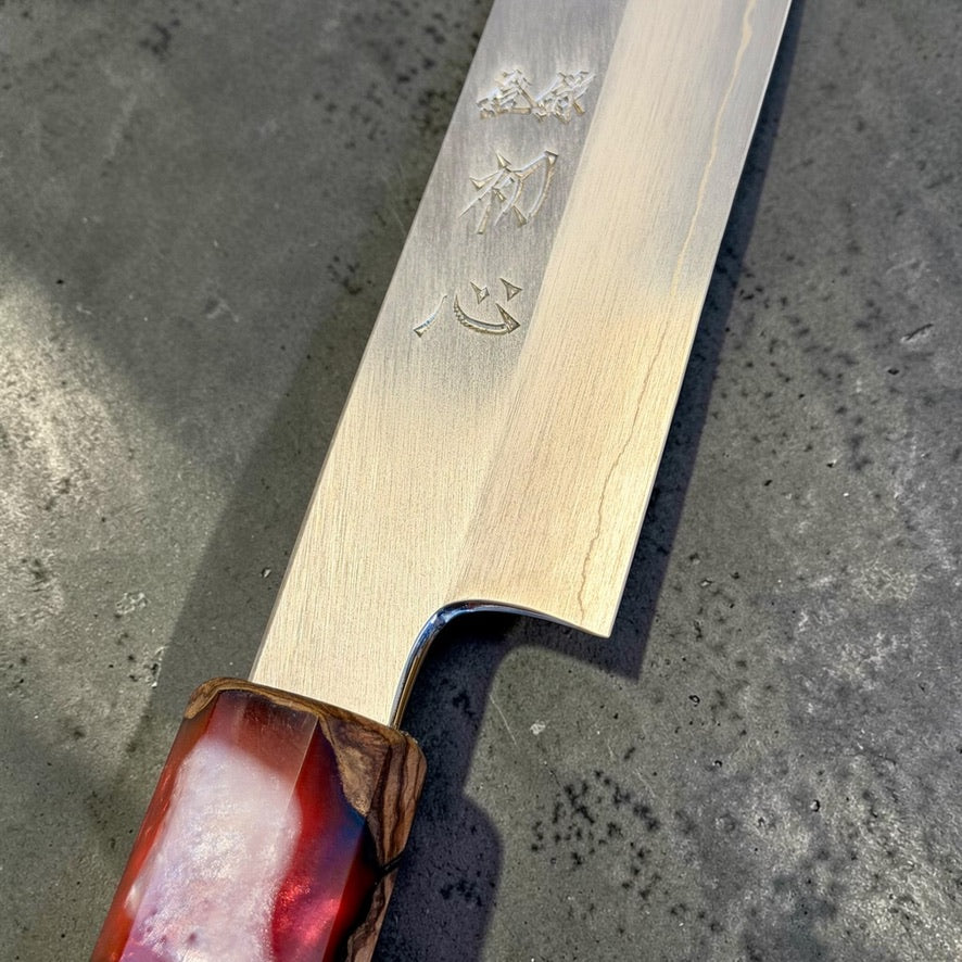 Close-up of Hatsukokoro and Nakagawa kanji, polished Ginsan blade, choil and custom Prisma handle junction