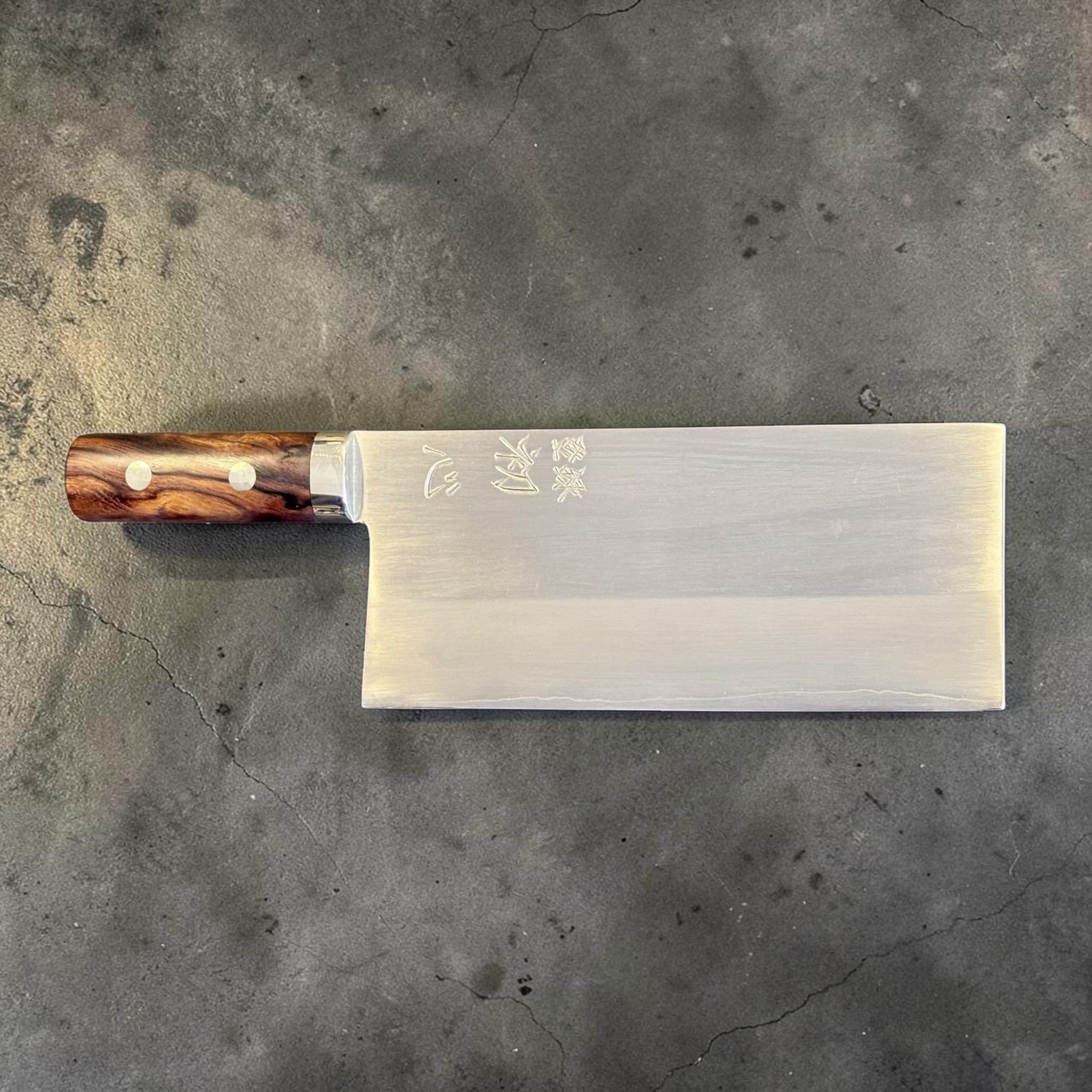 Hatsukokoro Nakagawa Satoshi Silver #3 Chinese Cleaver with ironwood handle, side profile showing the Chinese cleaver blade, kanji engraving, and ironwood handle.