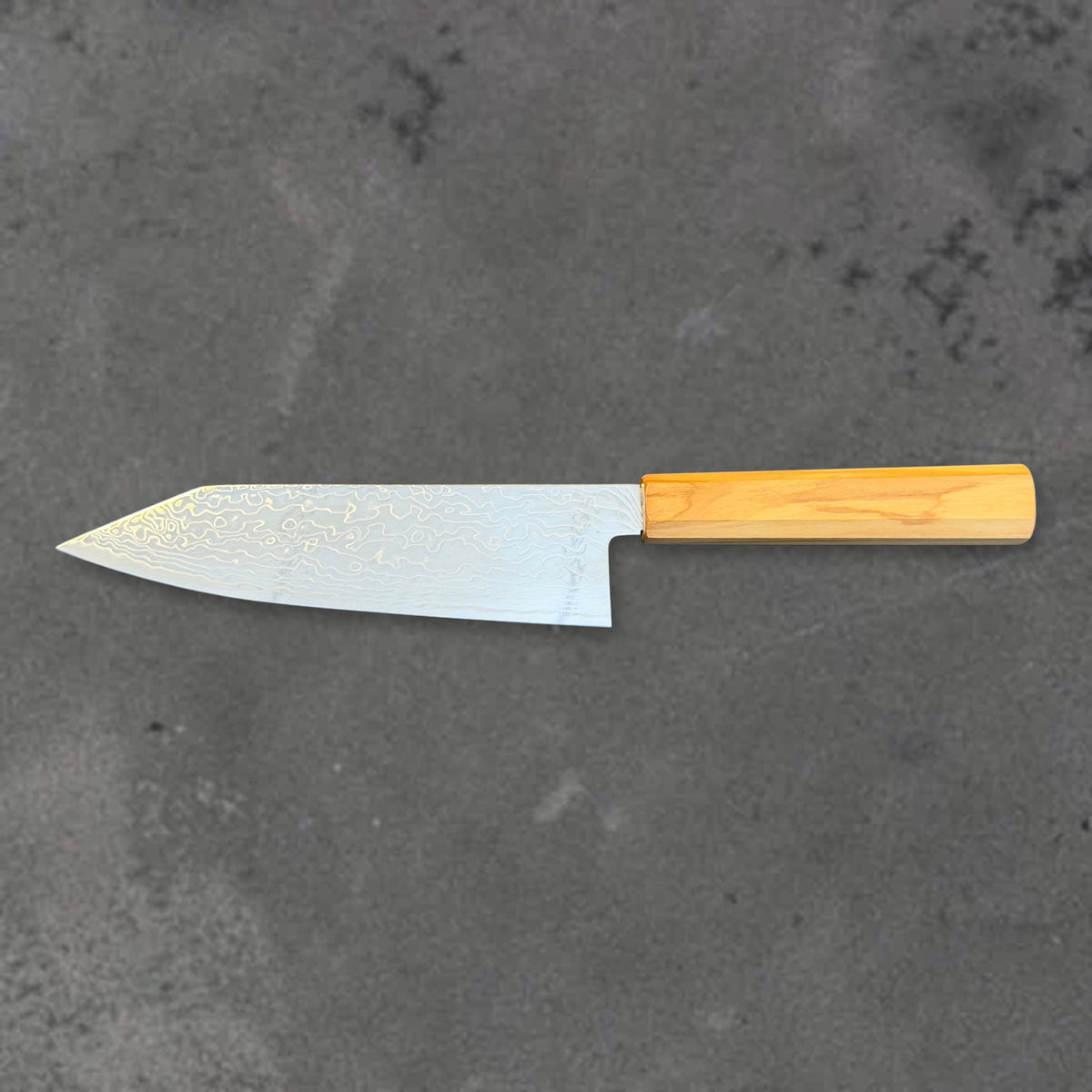 Hatsukokoro Ryuhyo SG2 Damascus 180mm bunka with olive wood handle, shown in horizontal reverse profile with the full blade and handle visible. #Handle_Mono Olive Wood