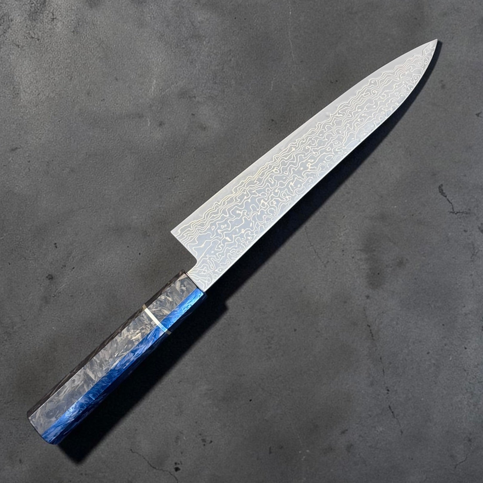 Hatsukokoro Ryuhyo SG2 Migaki Damascus Gyuto 210mm with carbon fiber handle, full angled hero view.