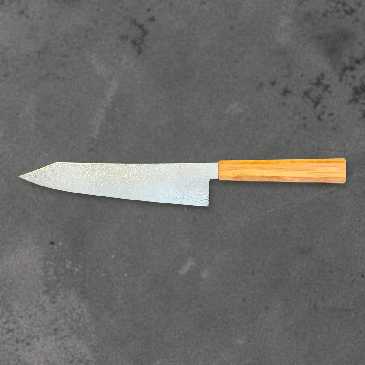 Hatsukokoro Ryuhyo SG2 Damascus 210mm kiritsuke with olive wood handle, shown in horizontal reverse profile with the full blade and handle visible.