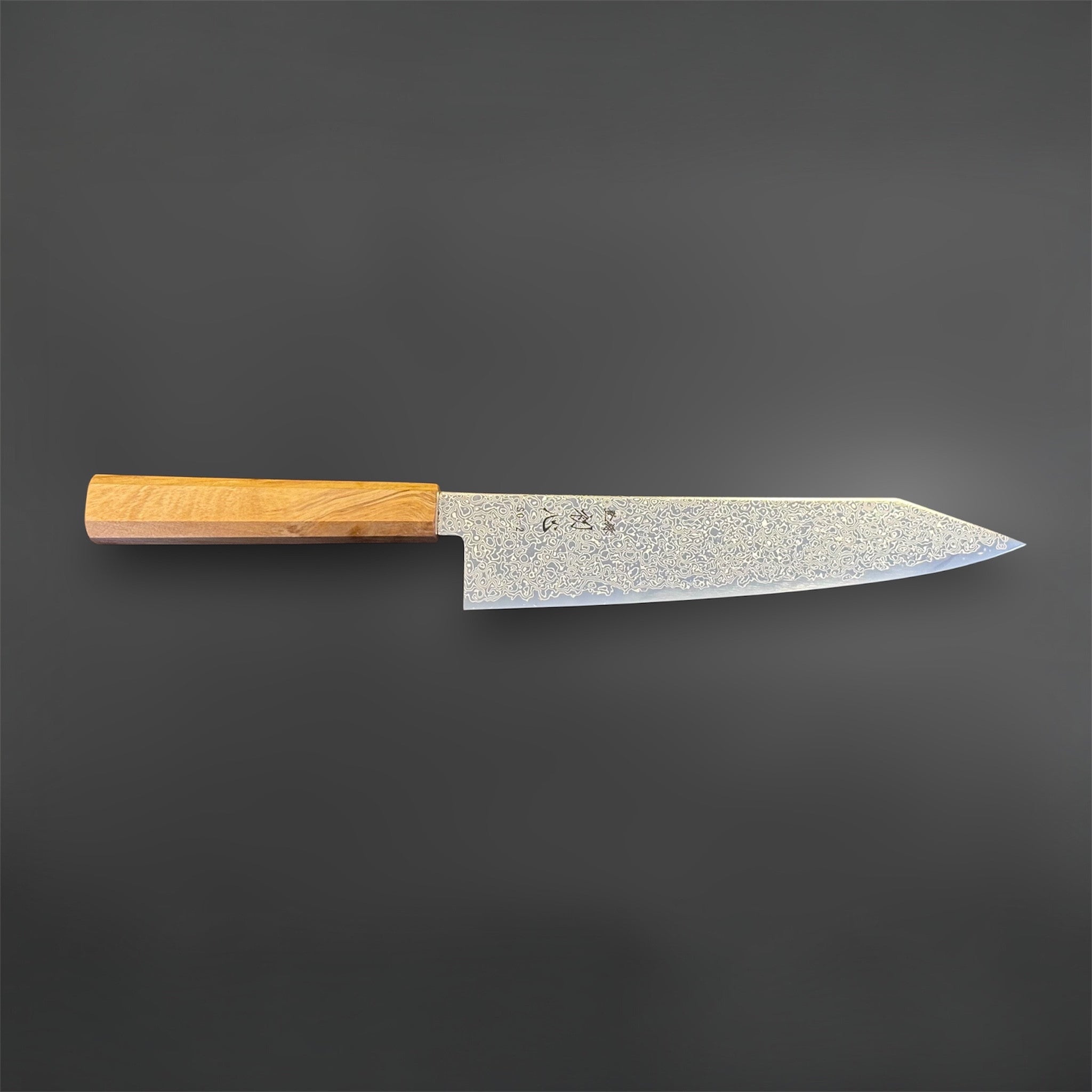 Hatsukokoro Saihyo SG2 Damascus Kiritsuke 210 mm with mono olive handle, full side profile.