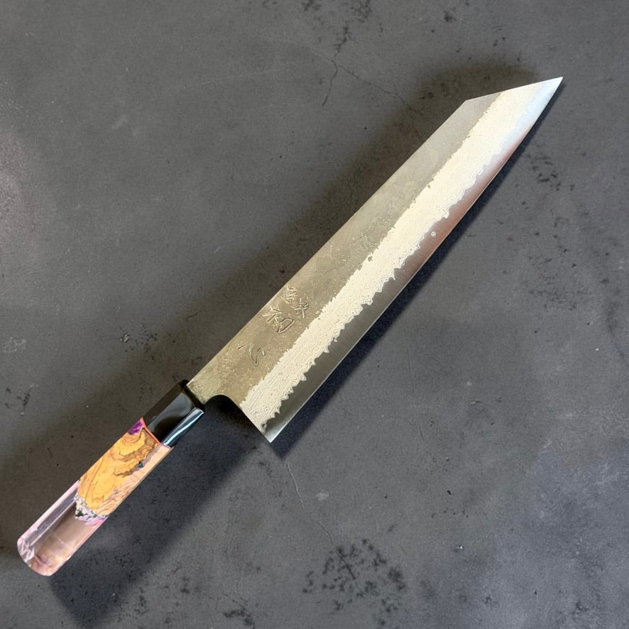 Kanji side of exact Hatsukokoro Shinkiro 240mm kiritsuke gyuto with wood and purple-pink Prisma Handle 02