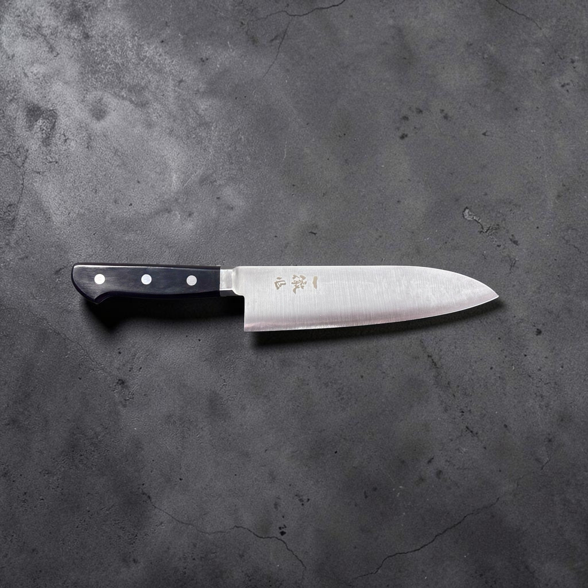 Ittetsu Aogami Super Santoku 180 mm, right-side profile on neutral grey background (stainless-clad, Western handle).