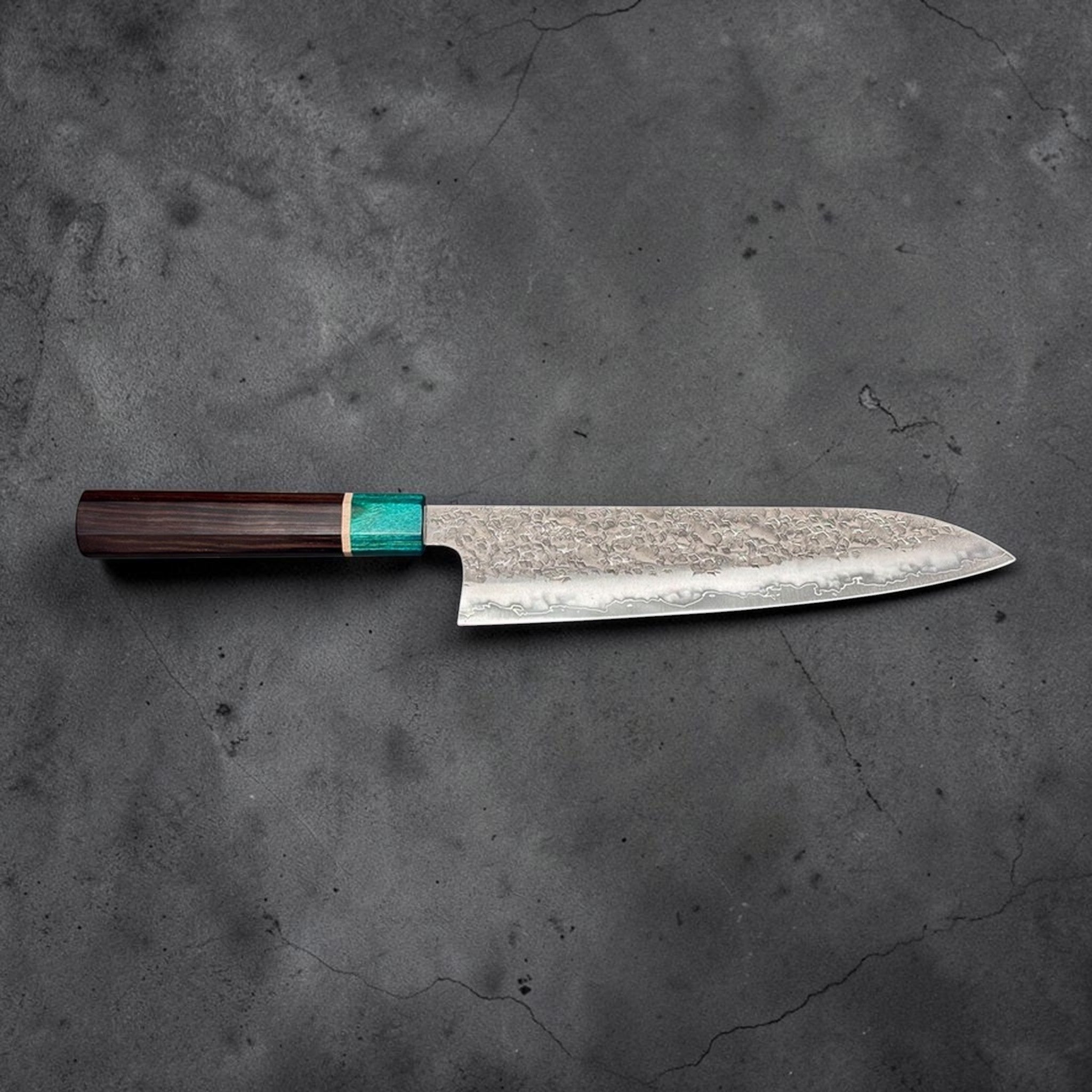 Makoto Kurosaki Samidorizuki SG-STRIX Gyuto 210 mm, side profile showing the gyuto blade shape, patterned finish, and custom wa handle with turquoise ferrule.