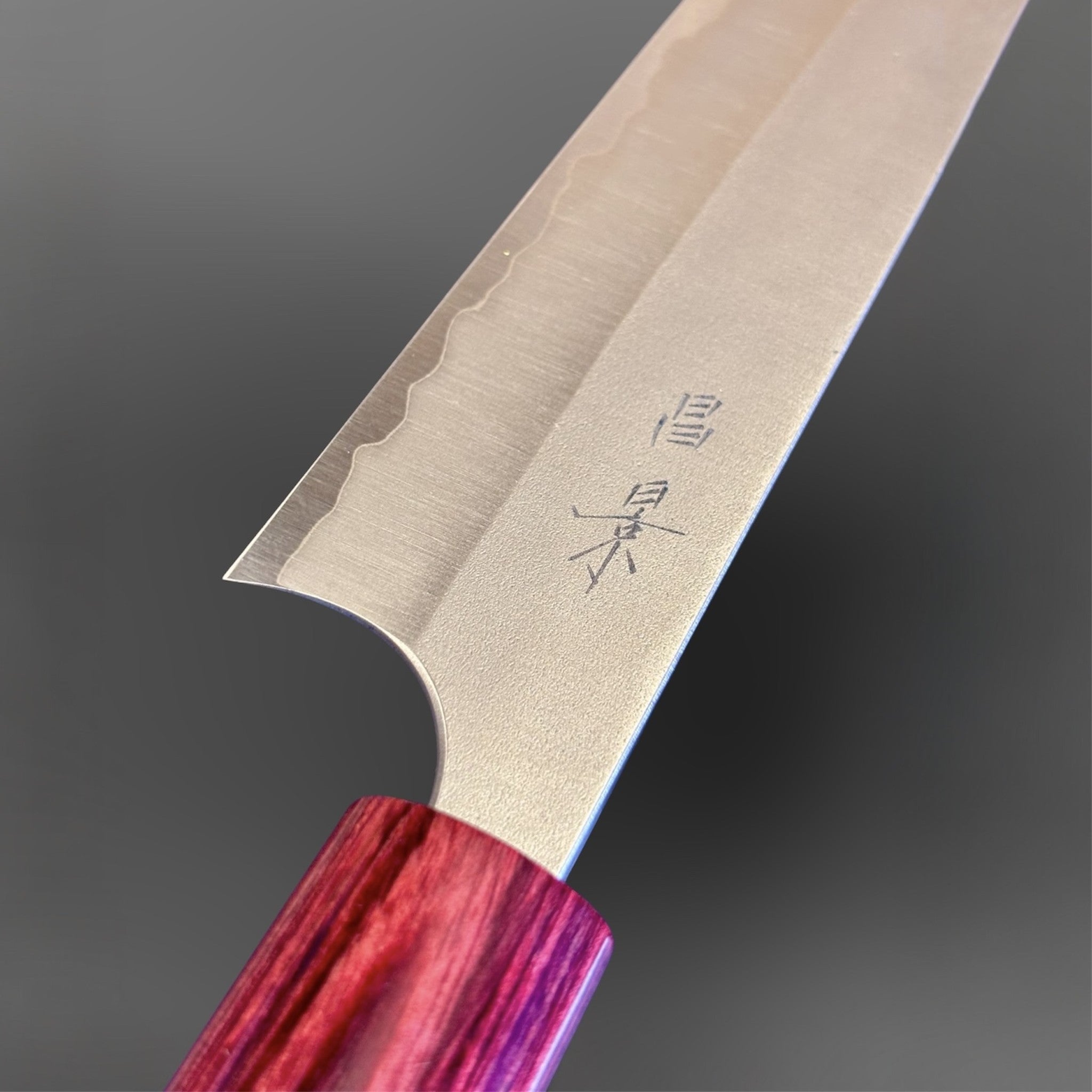 Masakage Yuki Sujihiki 270 mm, close-up of the kanji, blade finish, exposed core line, and red ferrule.