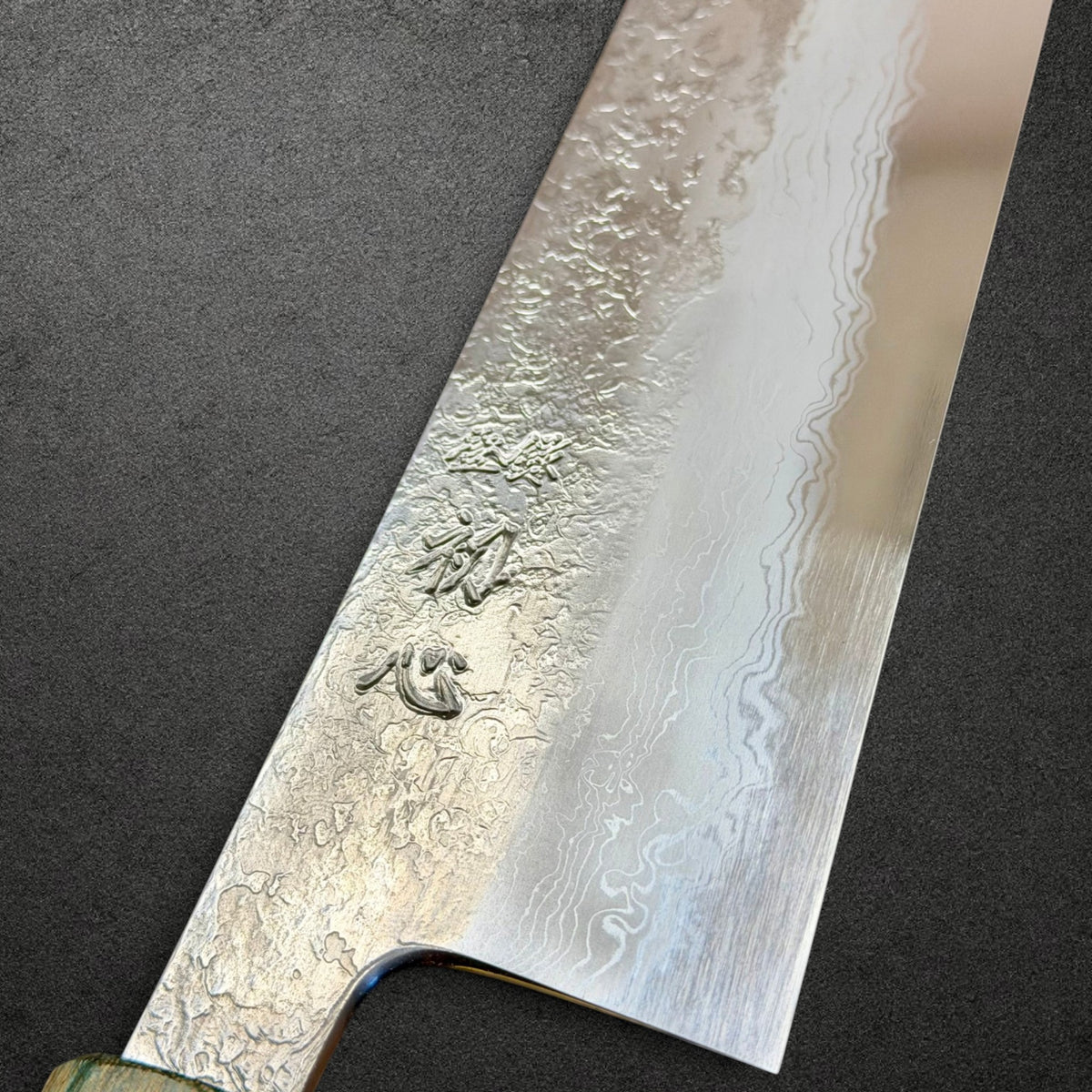 Close-up of Masuda engraving and Blue 1 Migaki Damascus blade layers