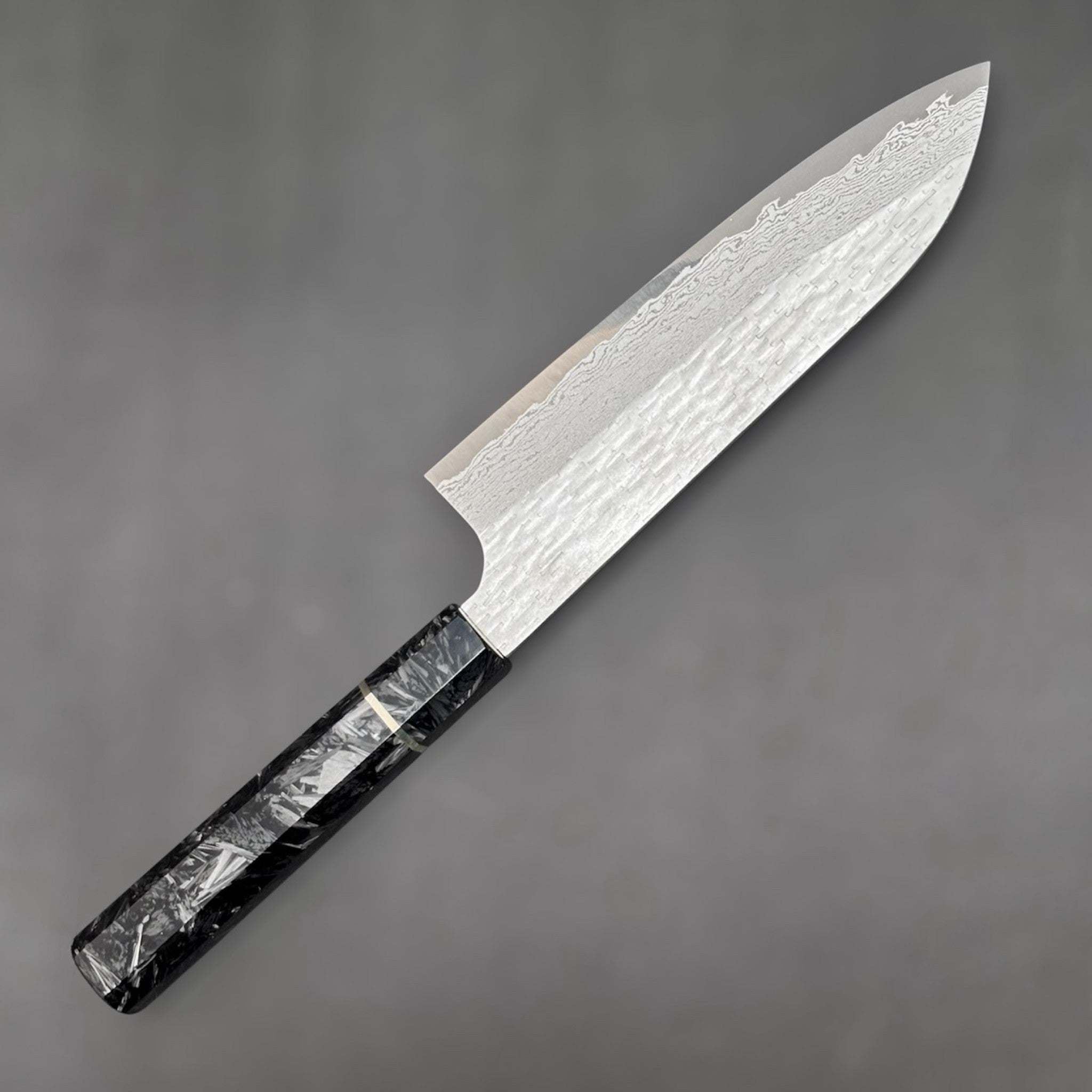 Nigara VG-XEOS Tsuchime Santoku 165 mm Japanese kitchen knife, detailed product view left side of knife with carbon fiber handle.