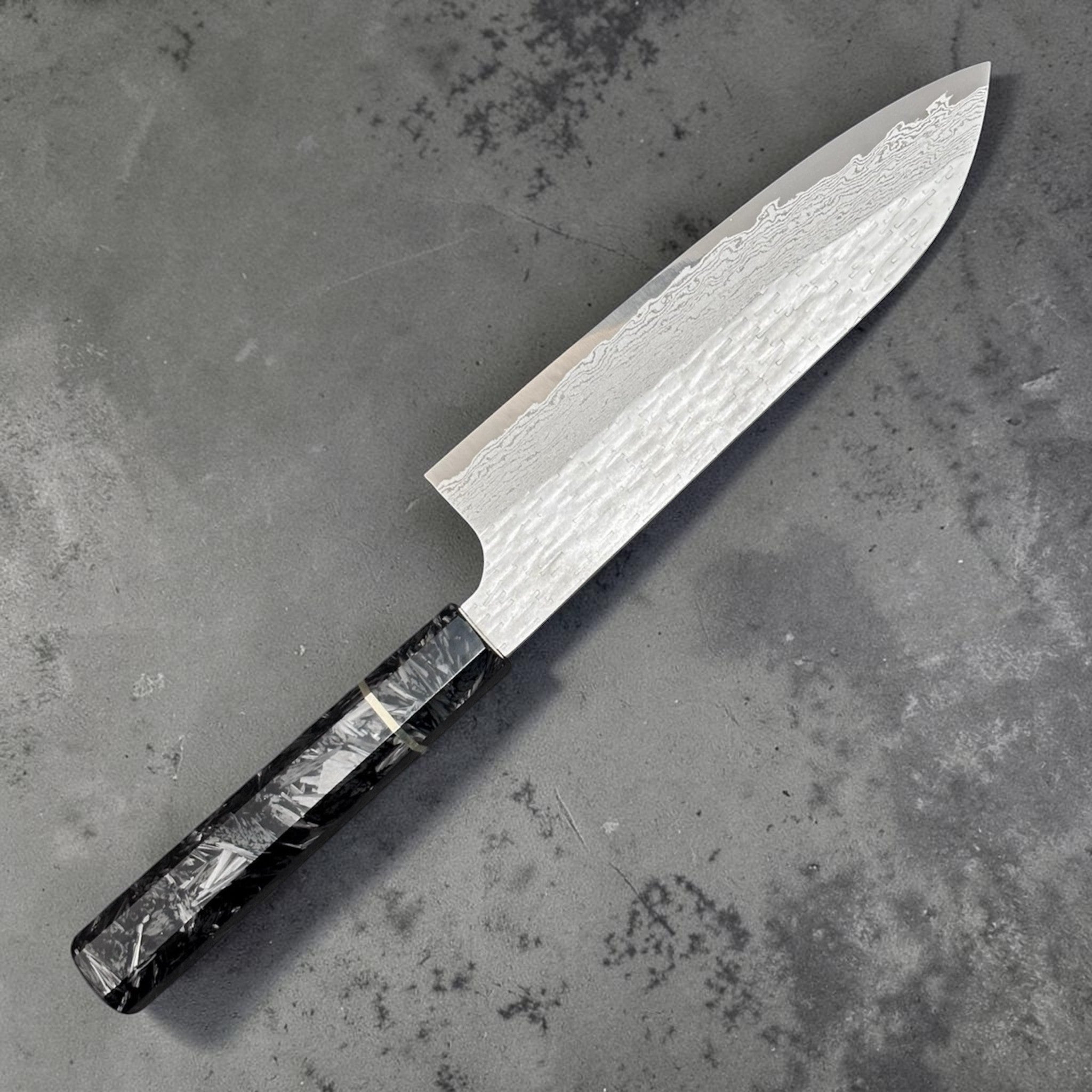 Nigara VG-XEOS Tsuchime Santoku 165 mm Japanese kitchen knife, detailed product view left side of knife with carbon fiber handle.